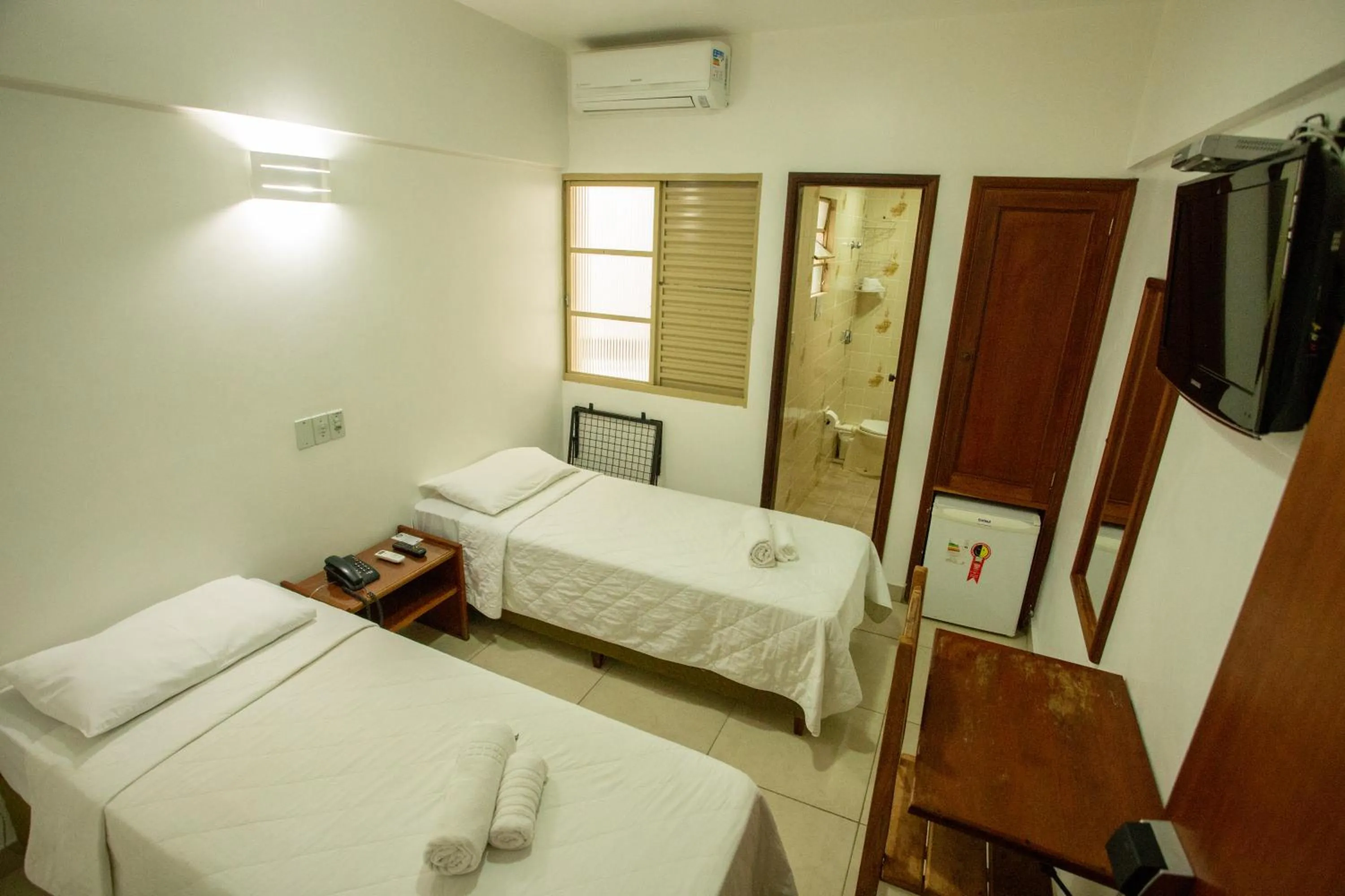 Bedroom, Bed in Carlton Plaza Torre