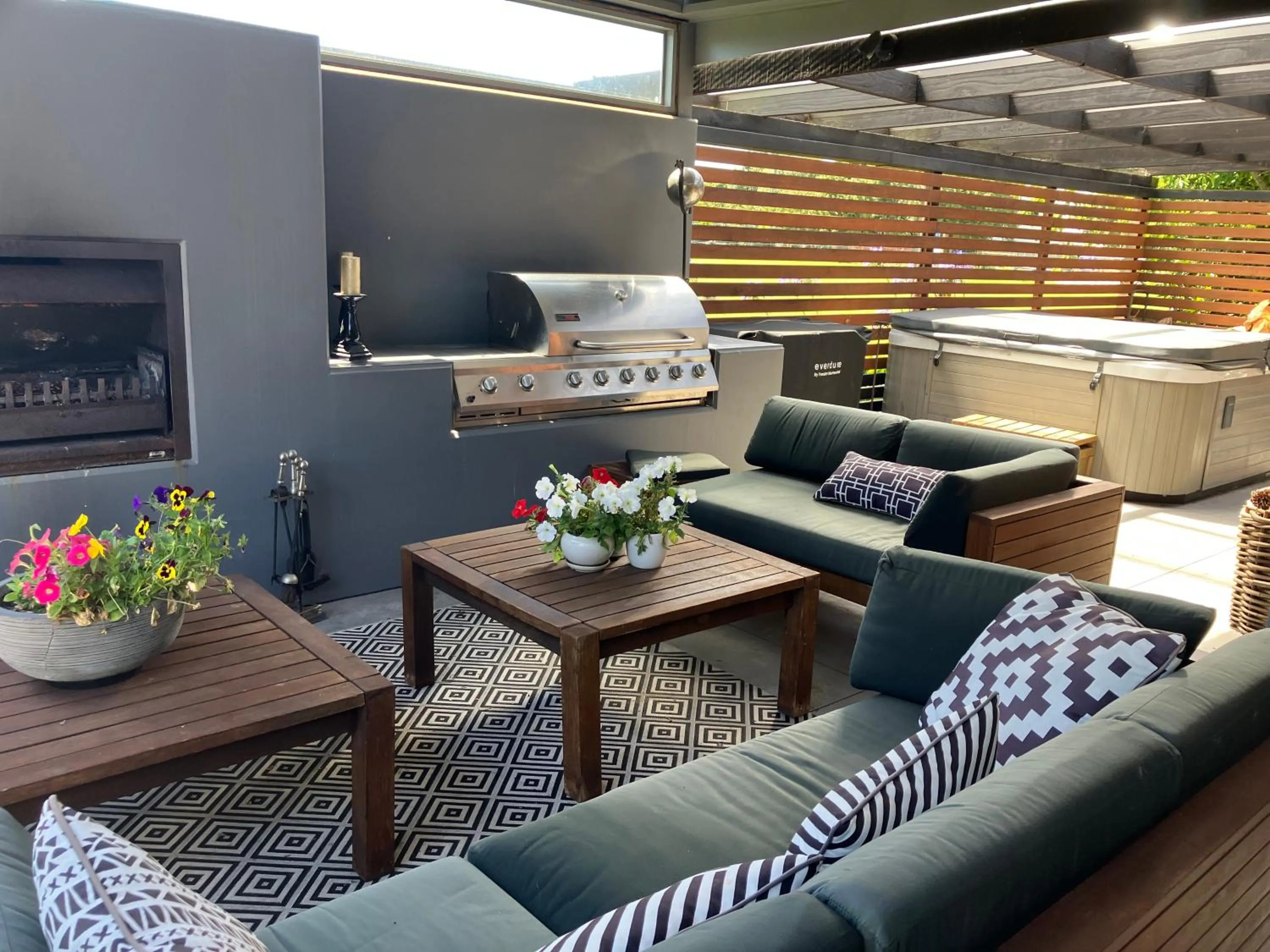 BBQ facilities in Maples on Harewood