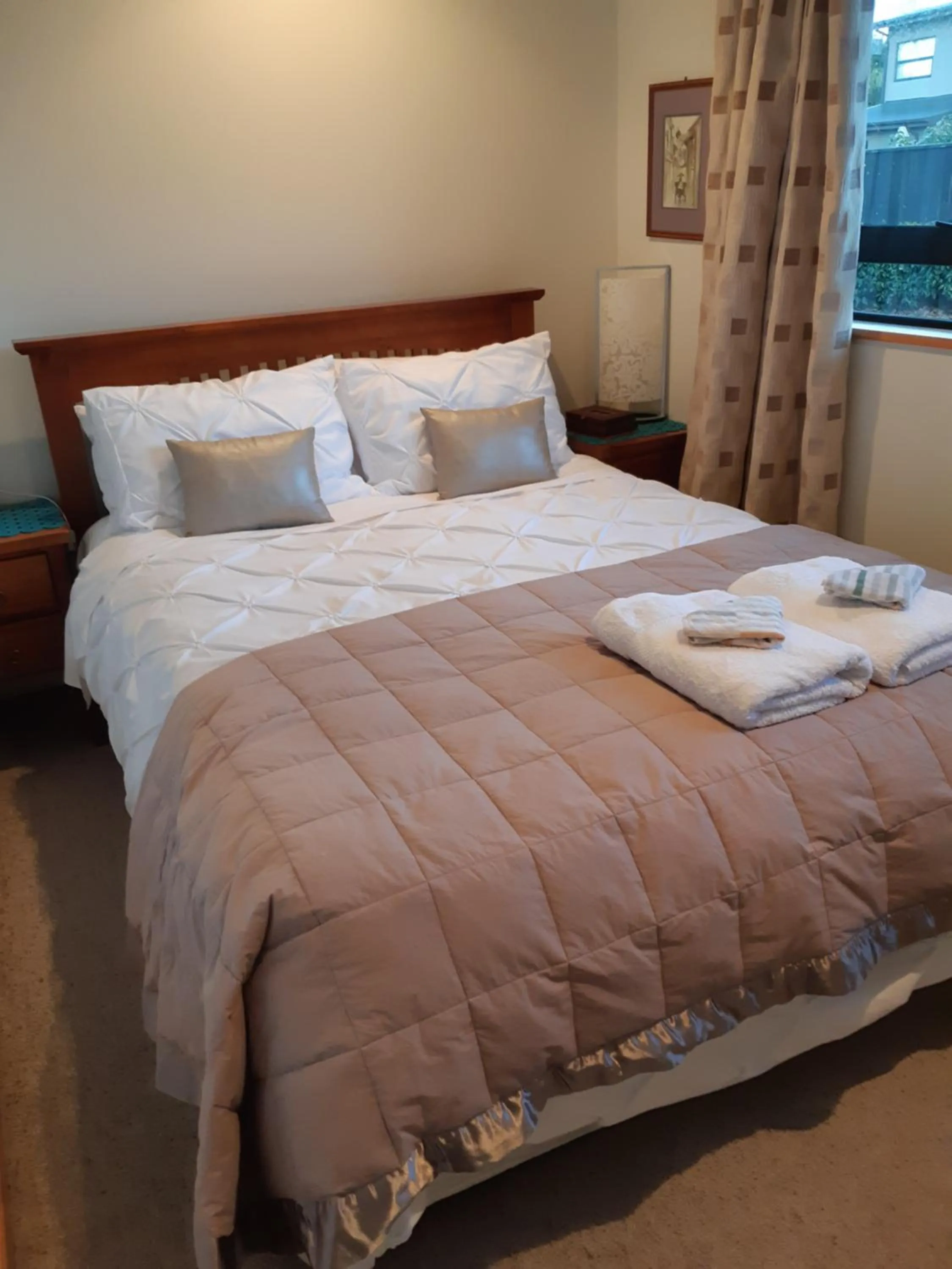 Bedroom, Bed in Maples on Harewood