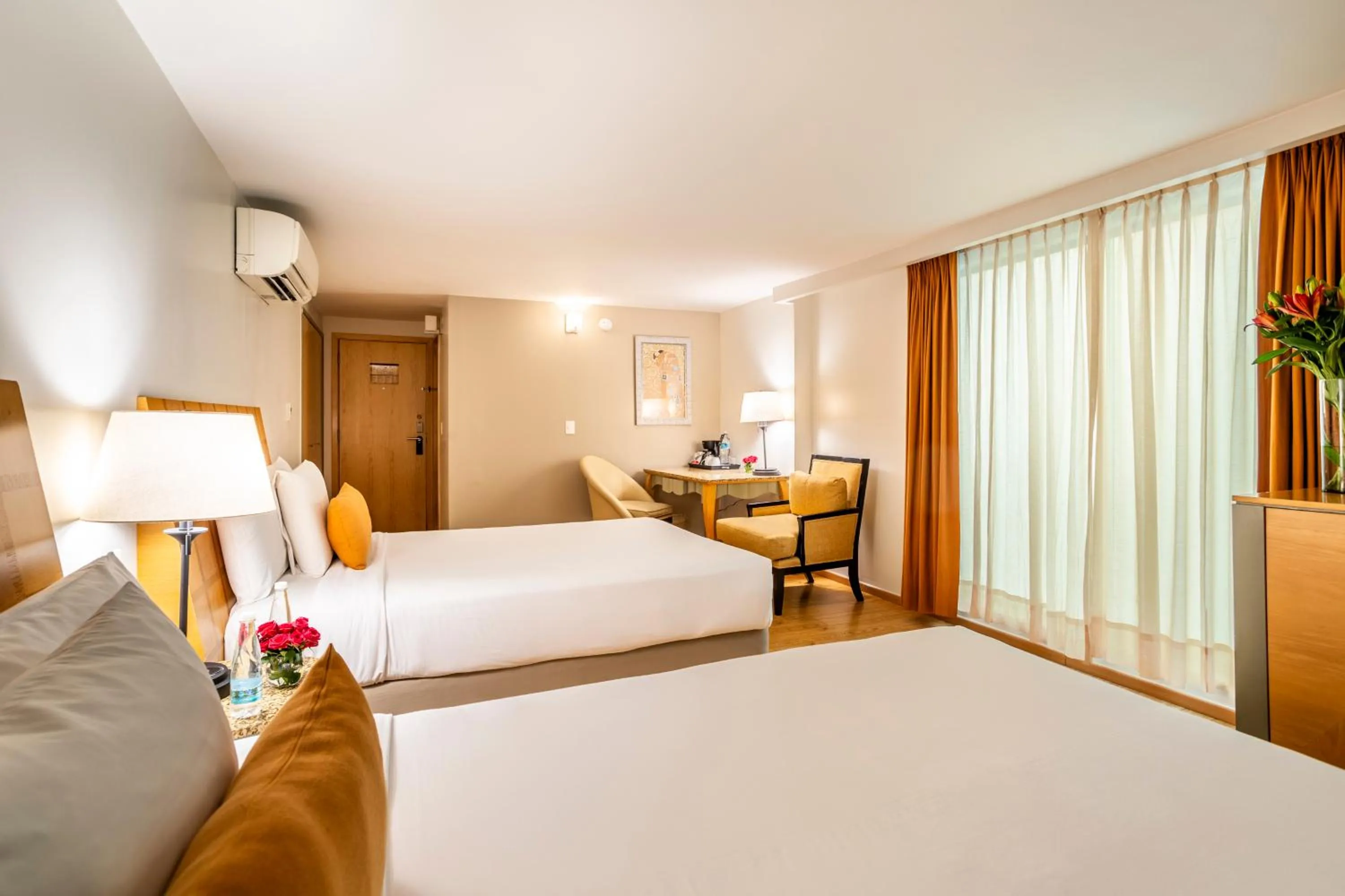 Photo of the whole room, Bed in Alteza Polanco