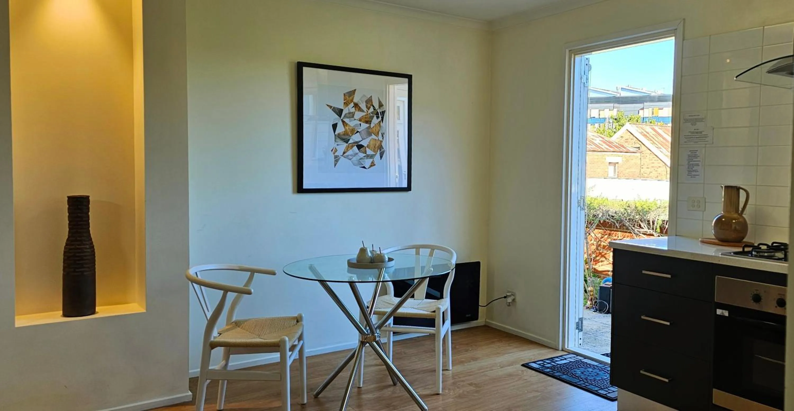 Dining area in Bendigo Skyline-CBD Apartment with lock up Garage