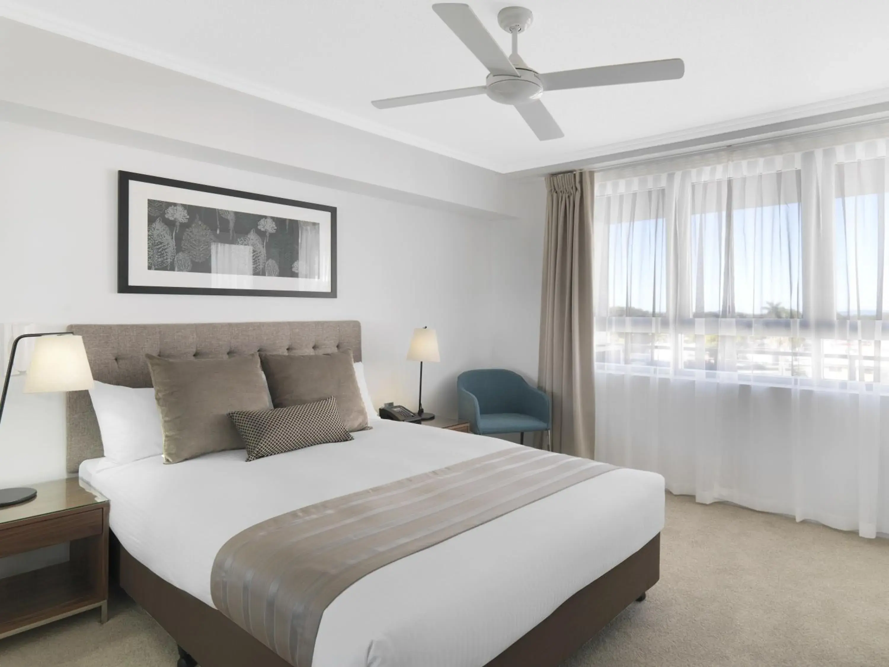 Bedroom, Bed in Oaks Mackay Carlyle Suites Bedroom, Bed in Oaks Mackay Carlyle Suites