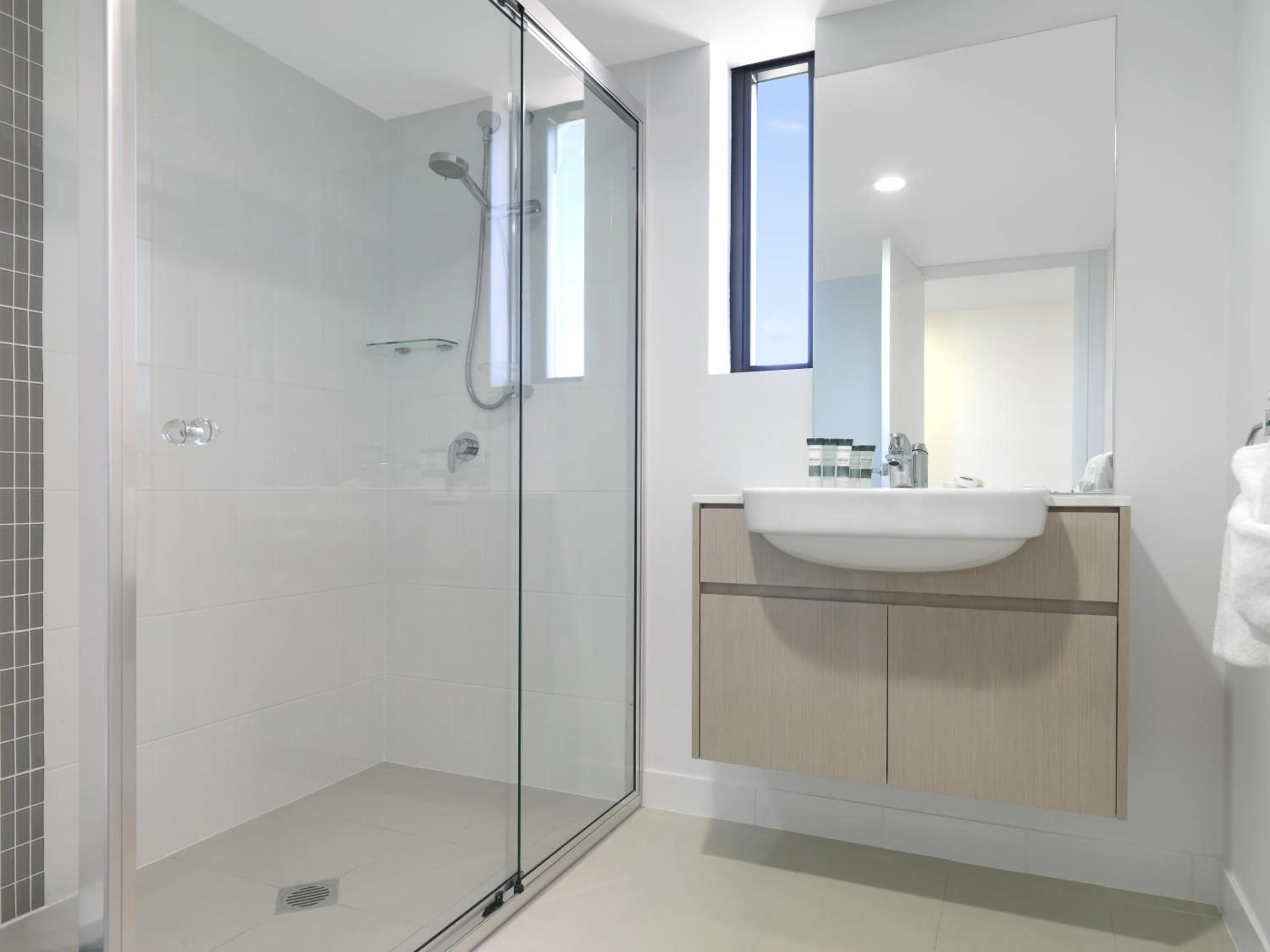 Bathroom in Oaks Mackay Carlyle Suites