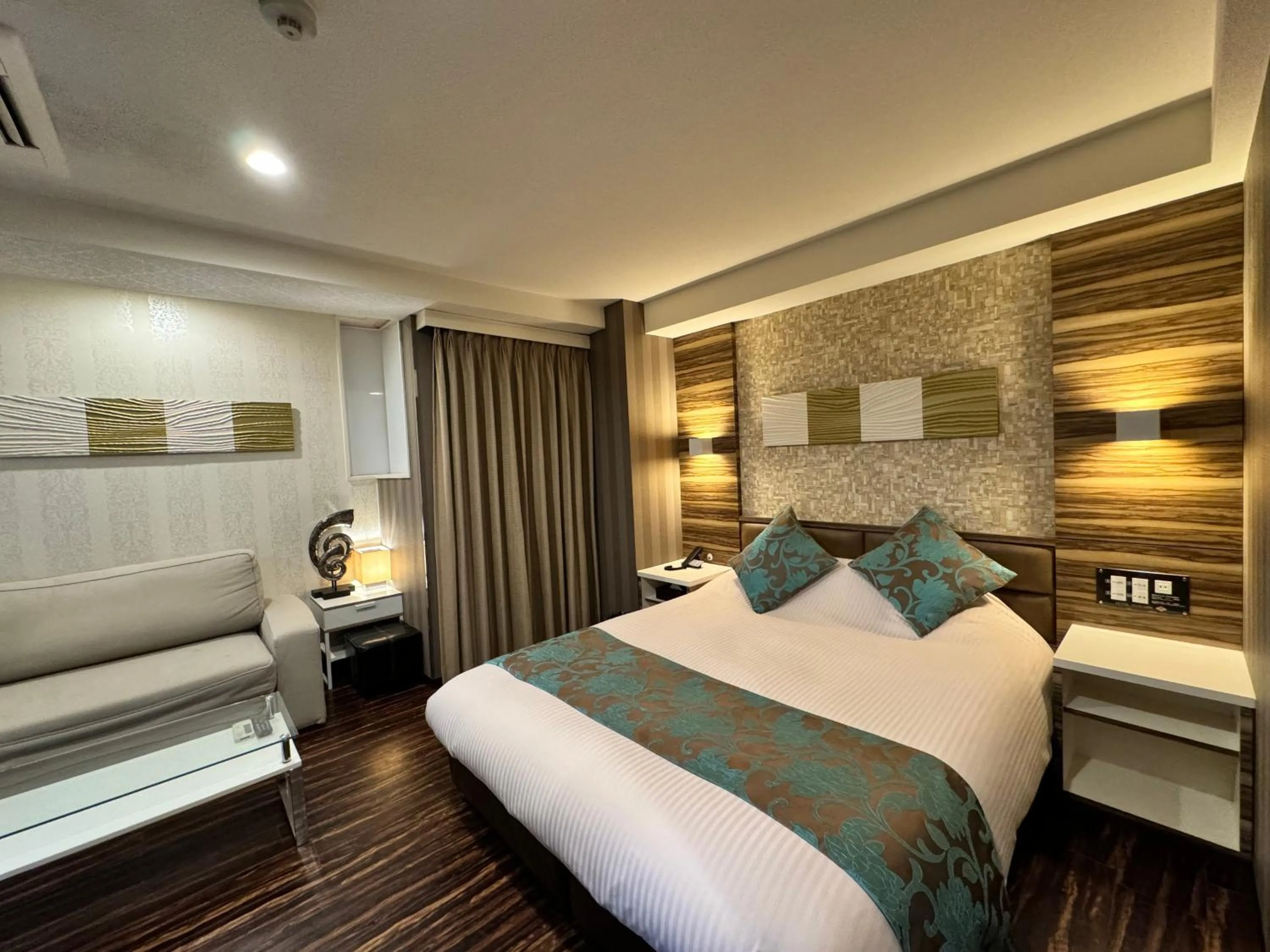 Bedroom, Bed in Amand Hotel