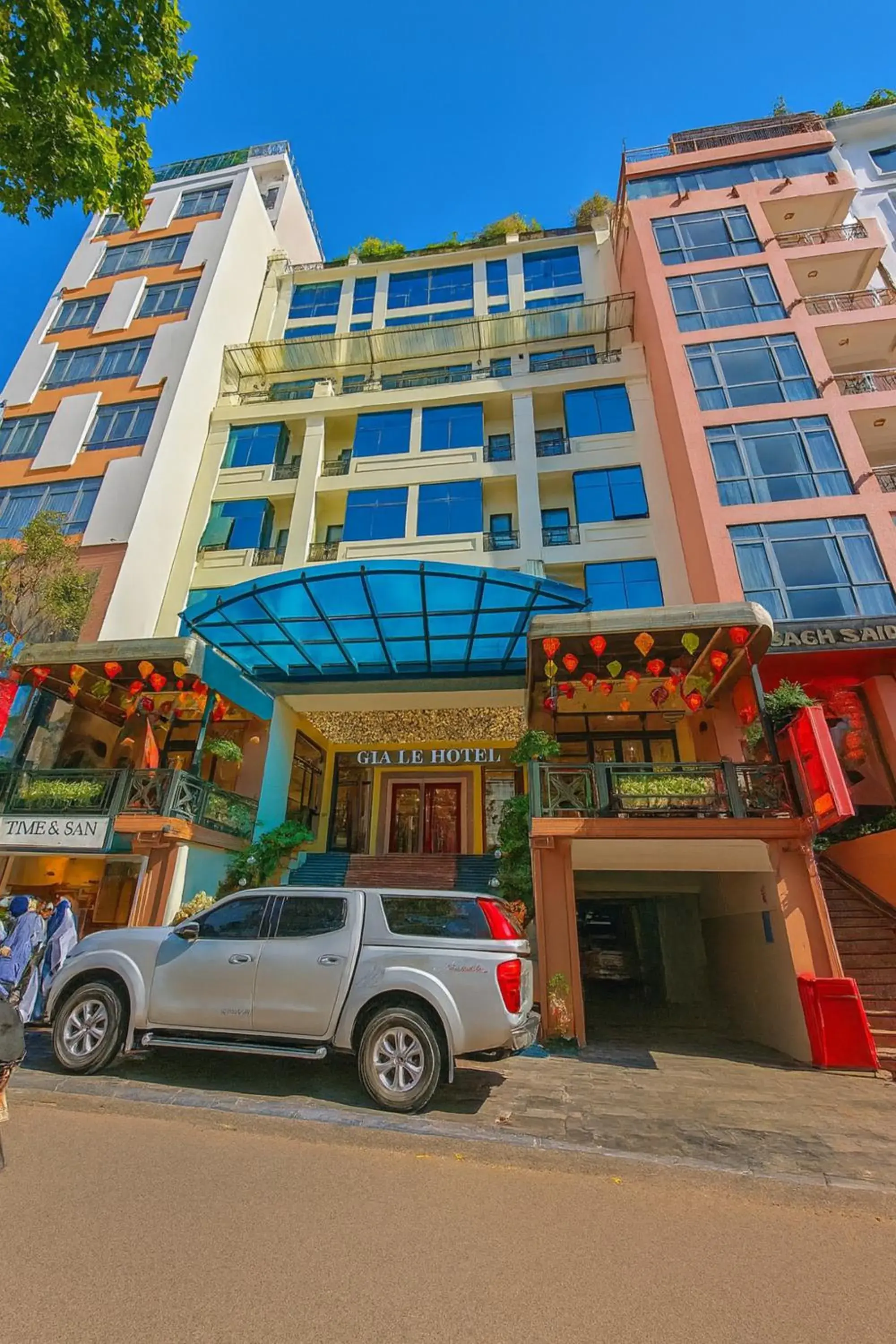 Property building in Gia Le Hotel Property building in Gia Le Hotel