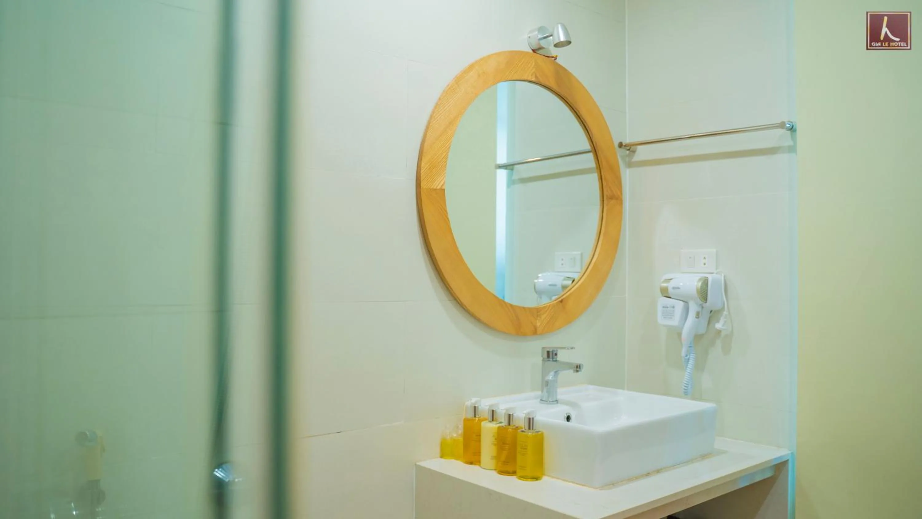 Bathroom in Gia Le Hotel