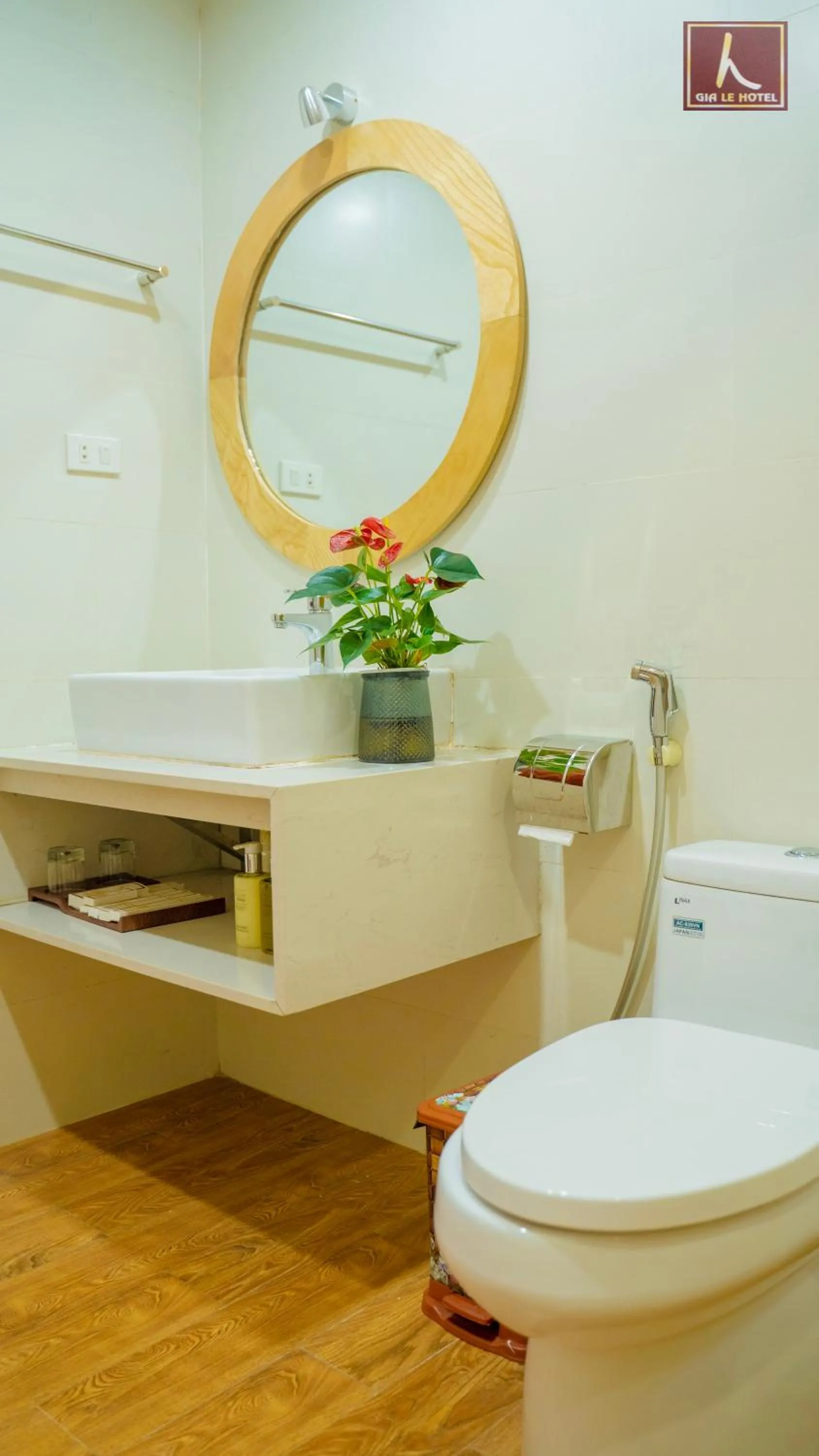 Bathroom in Gia Le Hotel