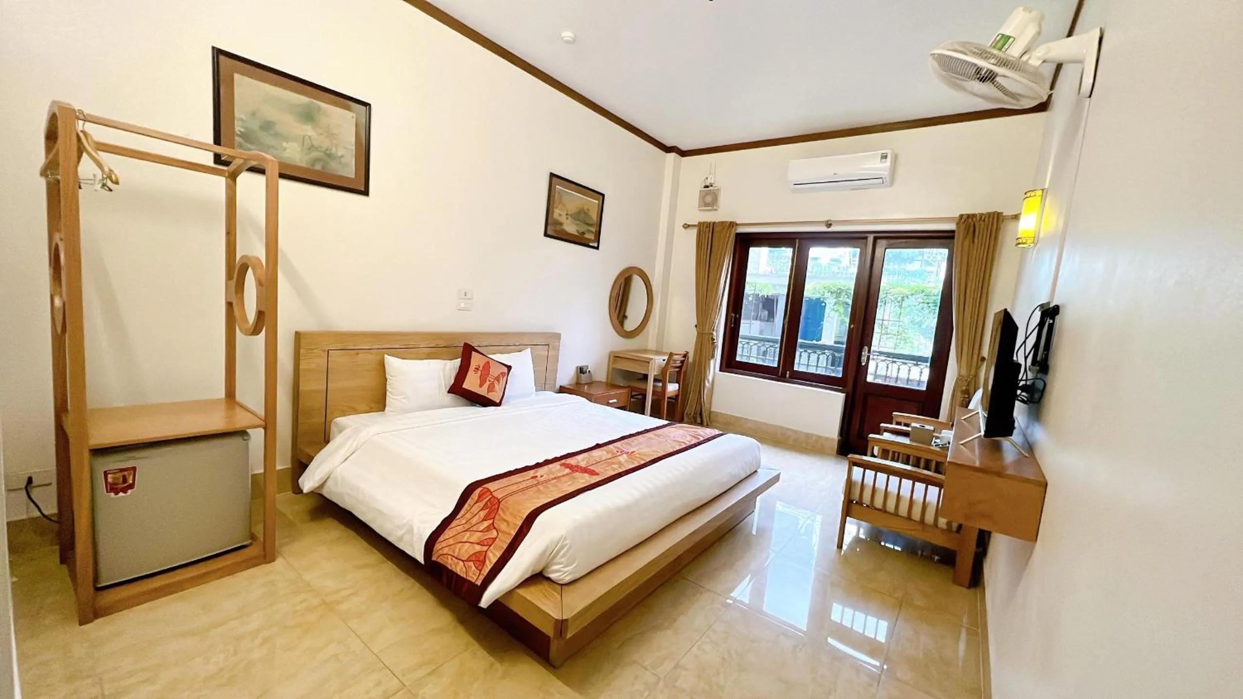 Bedroom, Bed in Gia Le Hotel