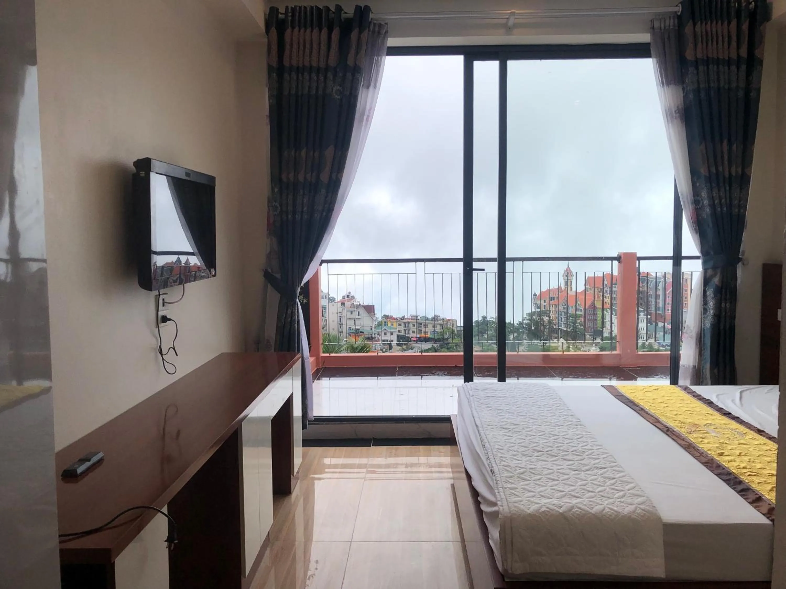 Photo of the whole room in Thang Loi Tam Dao Hotel