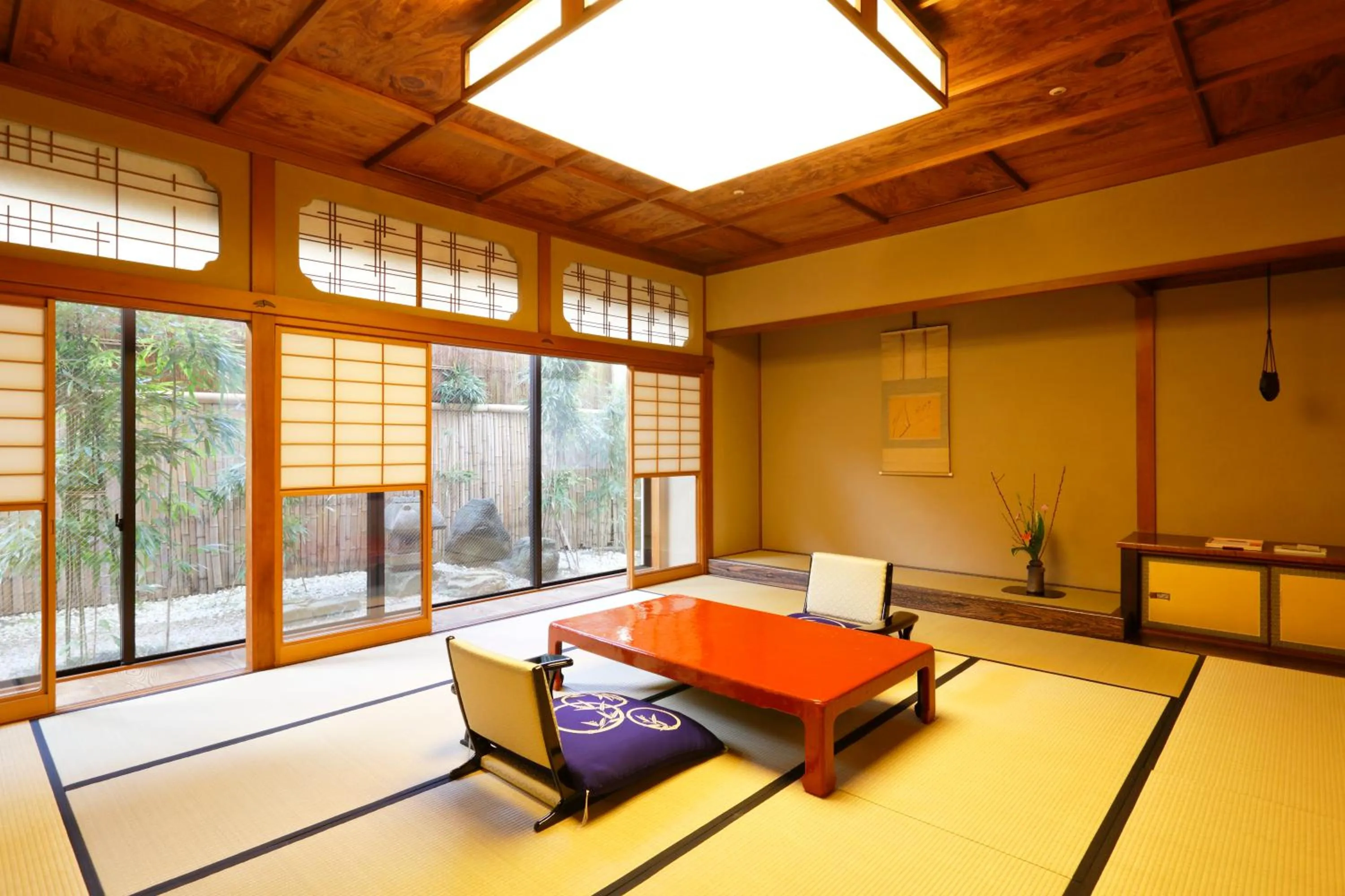 Photo of the whole room in Kinjohro