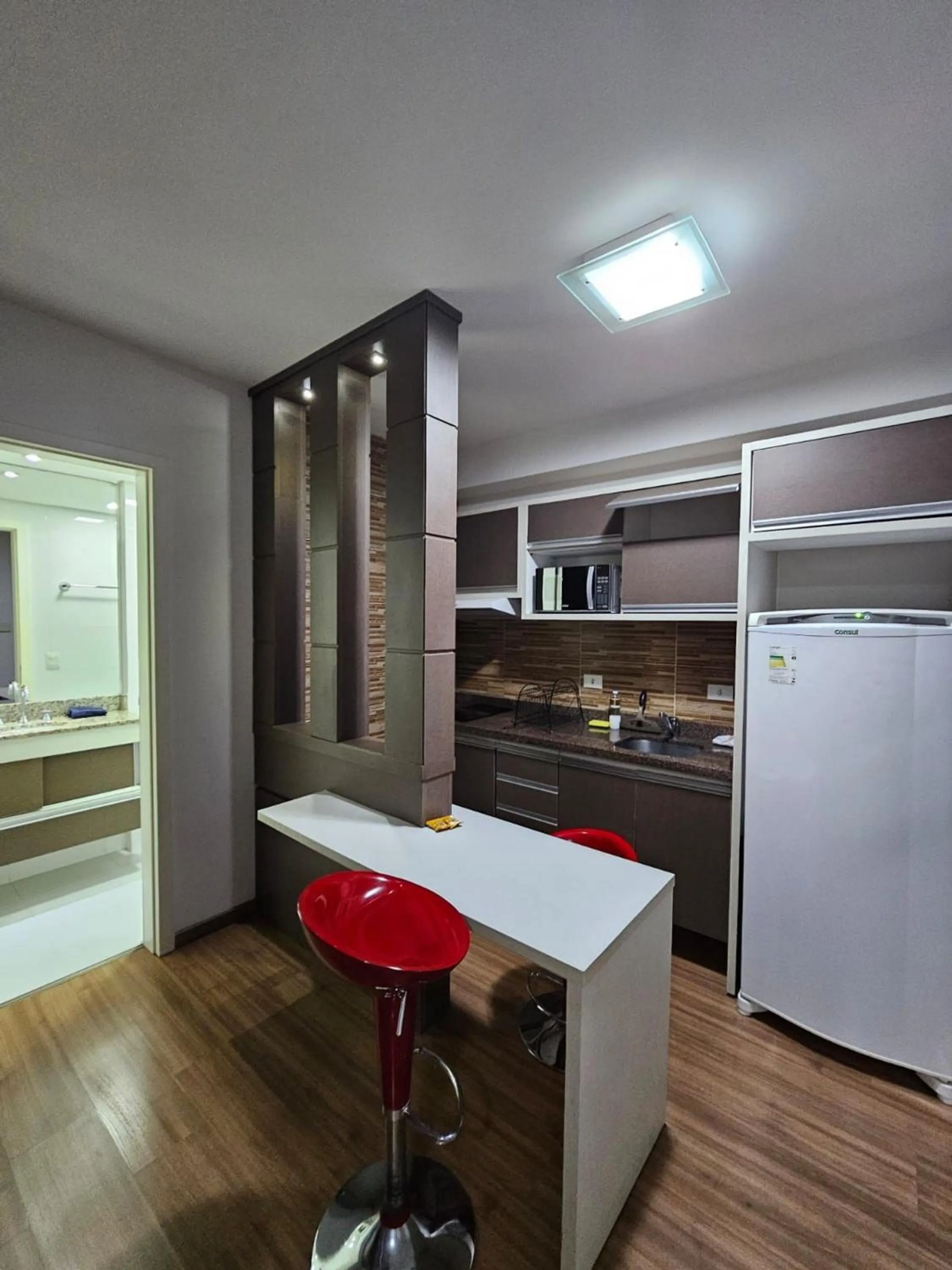 Apto em frente ao shopping com piscina aquecida