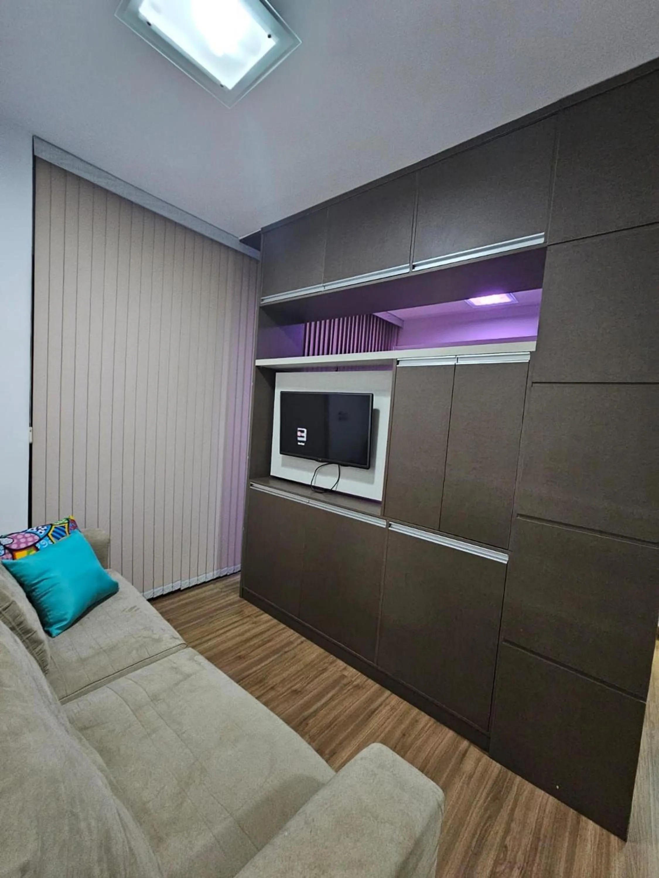 Apto em frente ao shopping com piscina aquecida