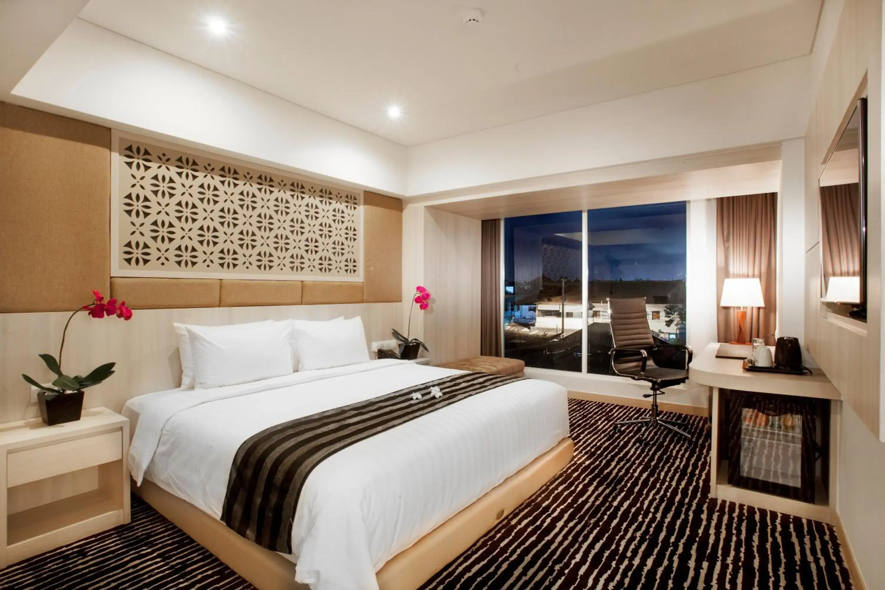 Bedroom, Bed in Sovereign Bali Hotel Bedroom, Bed in Sovereign Bali Hotel