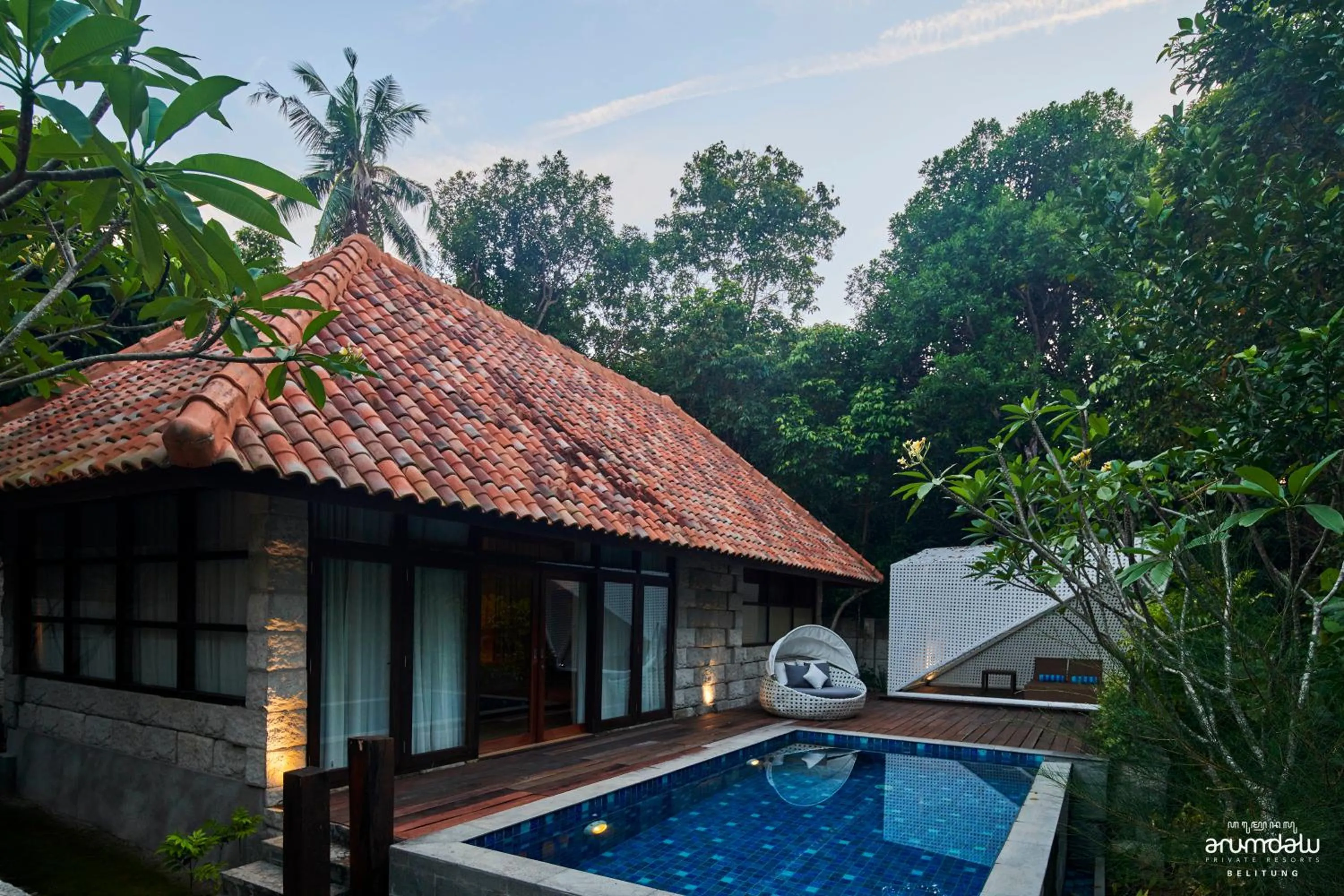 Swimming pool in Arumdalu Private Resort