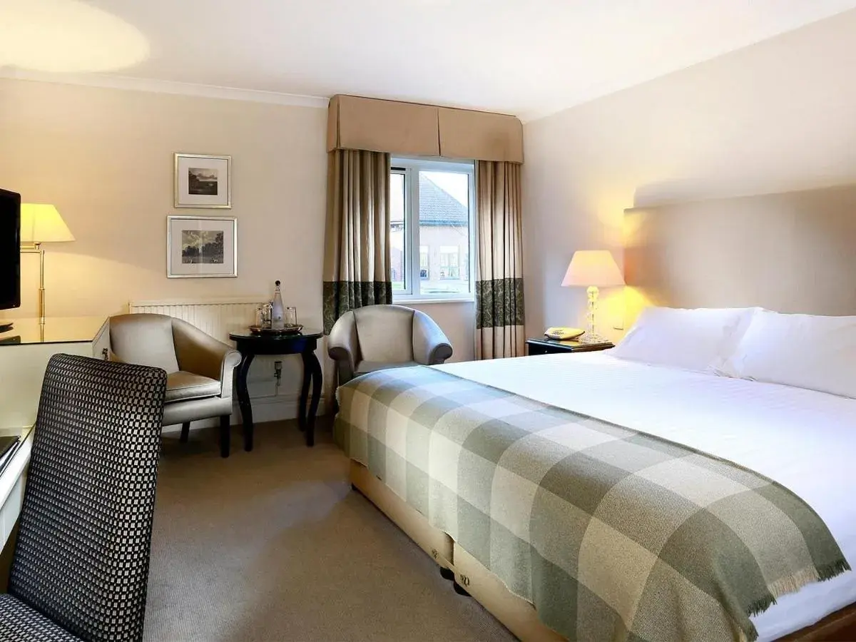 Bedroom, Bed in Macdonald Botley Park Hotel & Spa Bedroom, Bed in Macdonald Botley Park Hotel & Spa