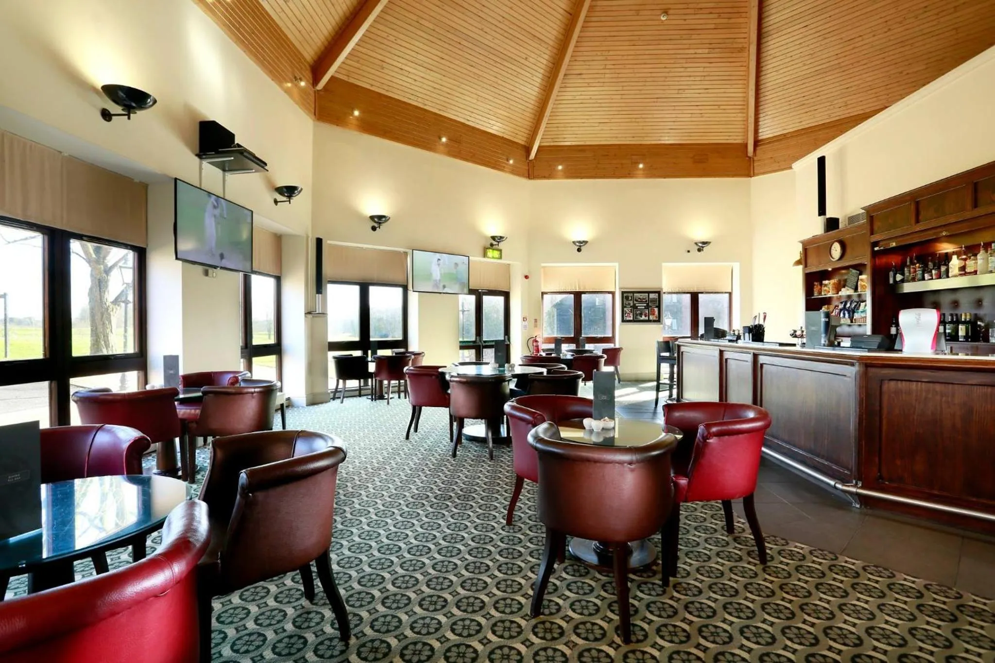 Lounge or bar in Macdonald Botley Park Hotel & Spa
