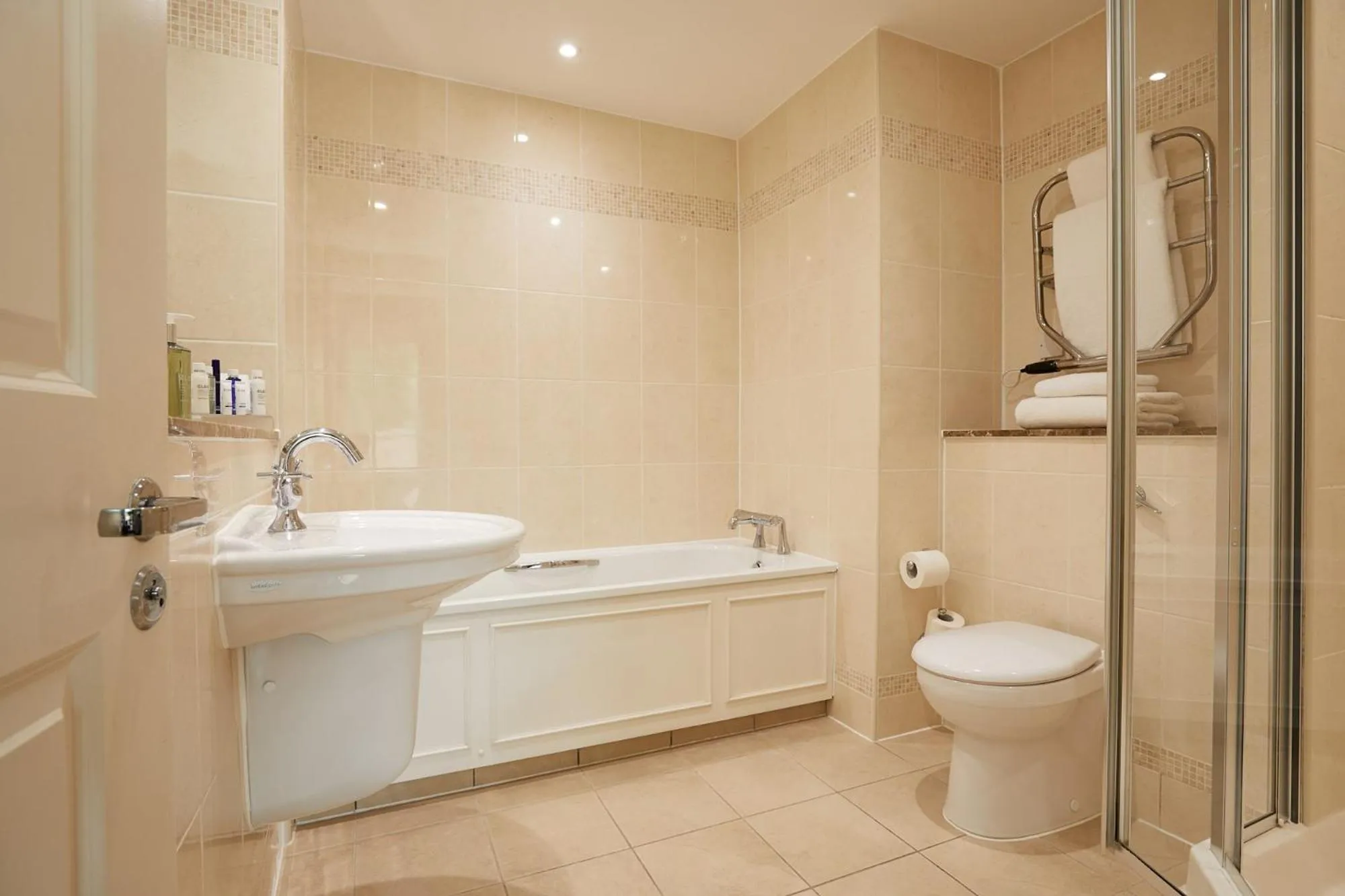 Bathroom in Macdonald Botley Park Hotel & Spa