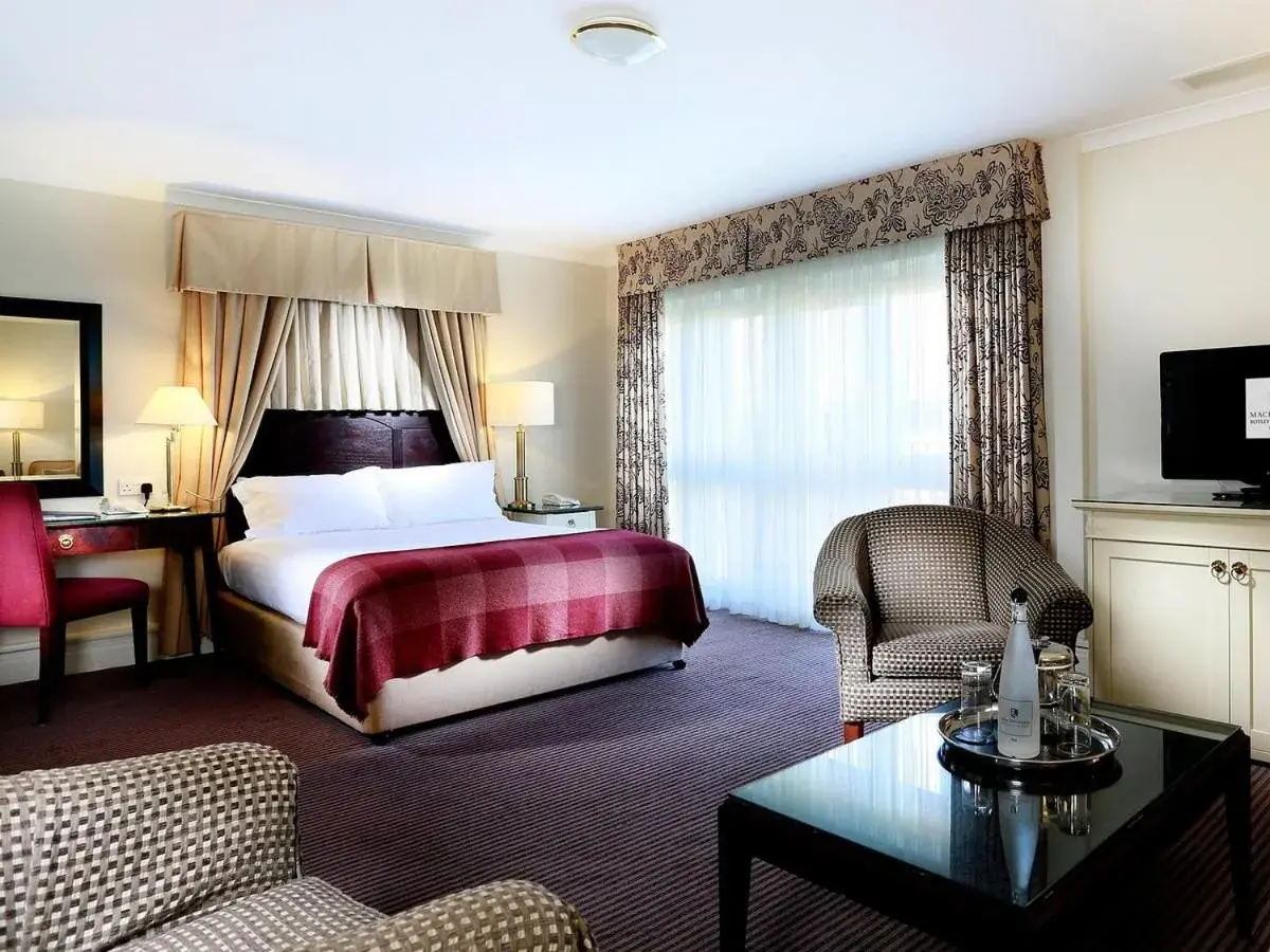 Bedroom, Bed in Macdonald Botley Park Hotel & Spa Bedroom, Bed in Macdonald Botley Park Hotel & Spa