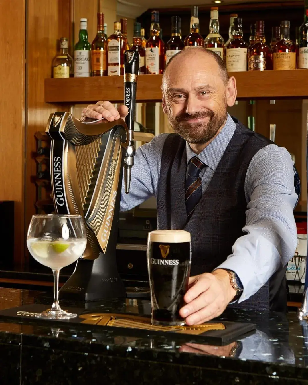 Lounge or bar in Macdonald Botley Park Hotel & Spa Lounge or bar in Macdonald Botley Park Hotel & Spa