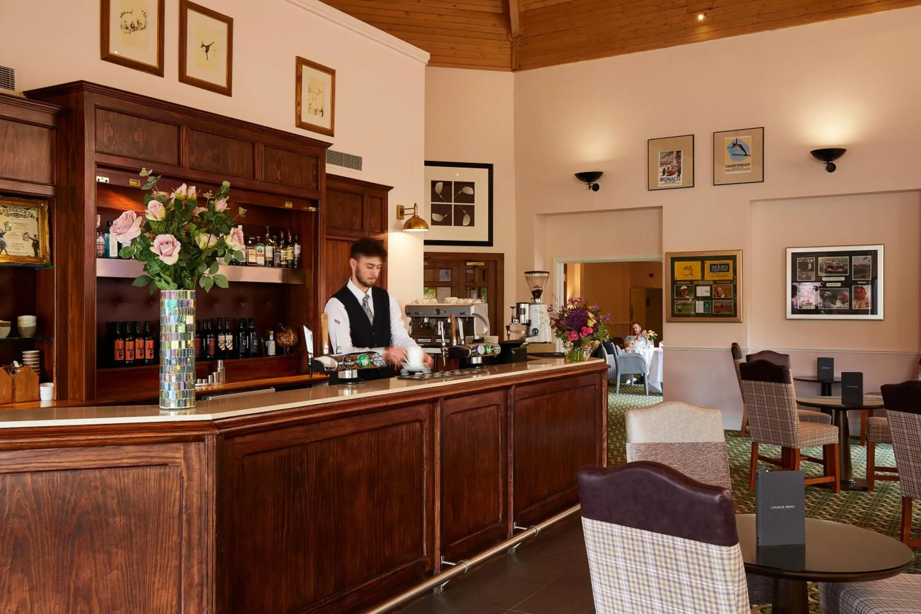 Lounge or bar in Macdonald Botley Park Hotel & Spa Lounge or bar in Macdonald Botley Park Hotel & Spa