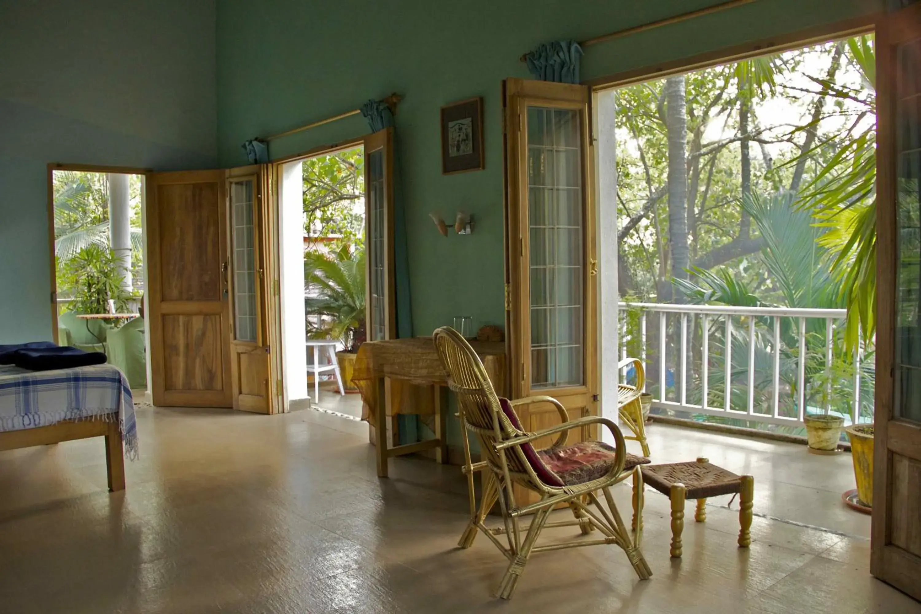 Spacious Room in Michèle's Garden Spacious Room in Michèle's Garden