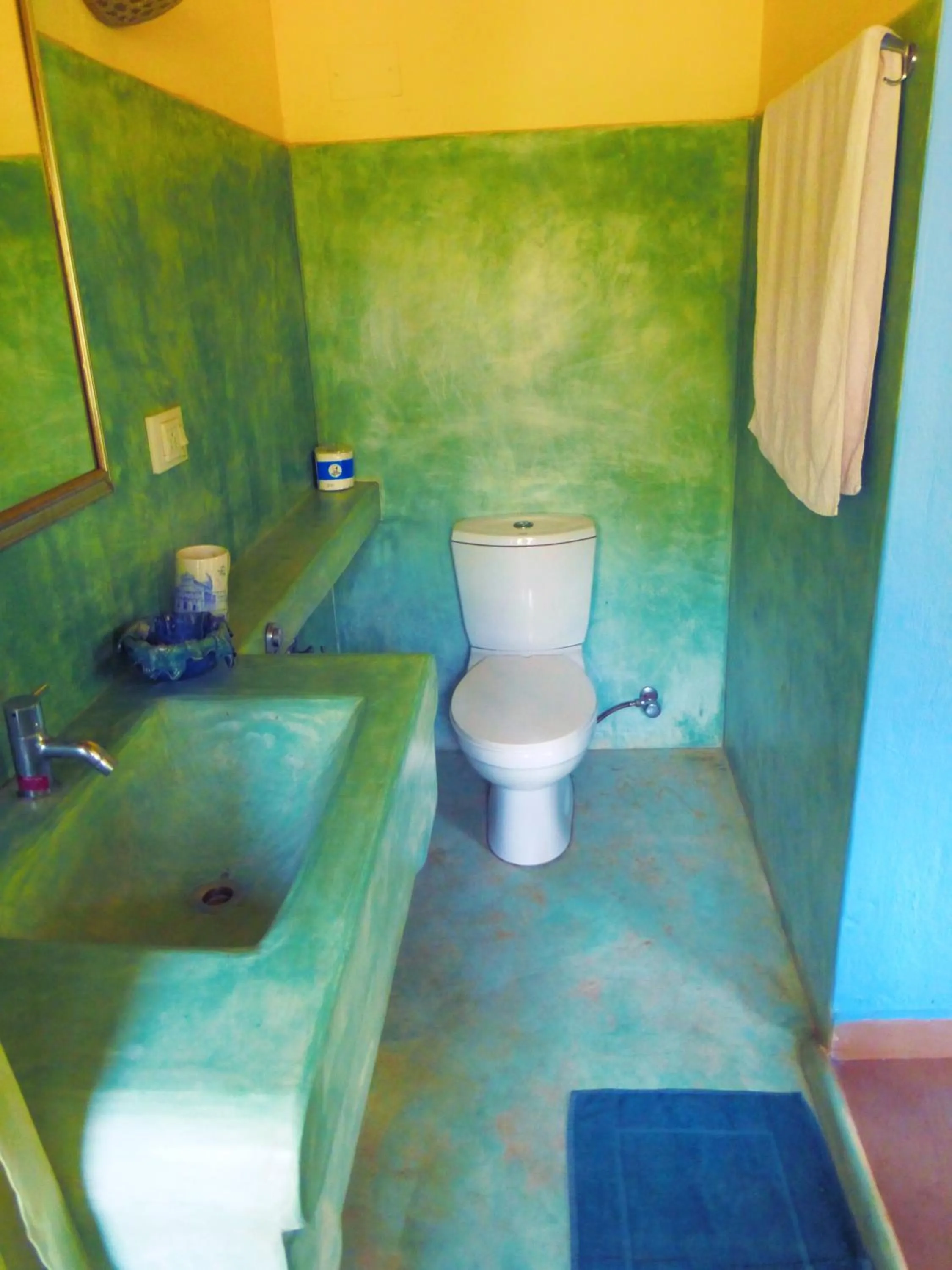 Toilet in Michèle's Garden