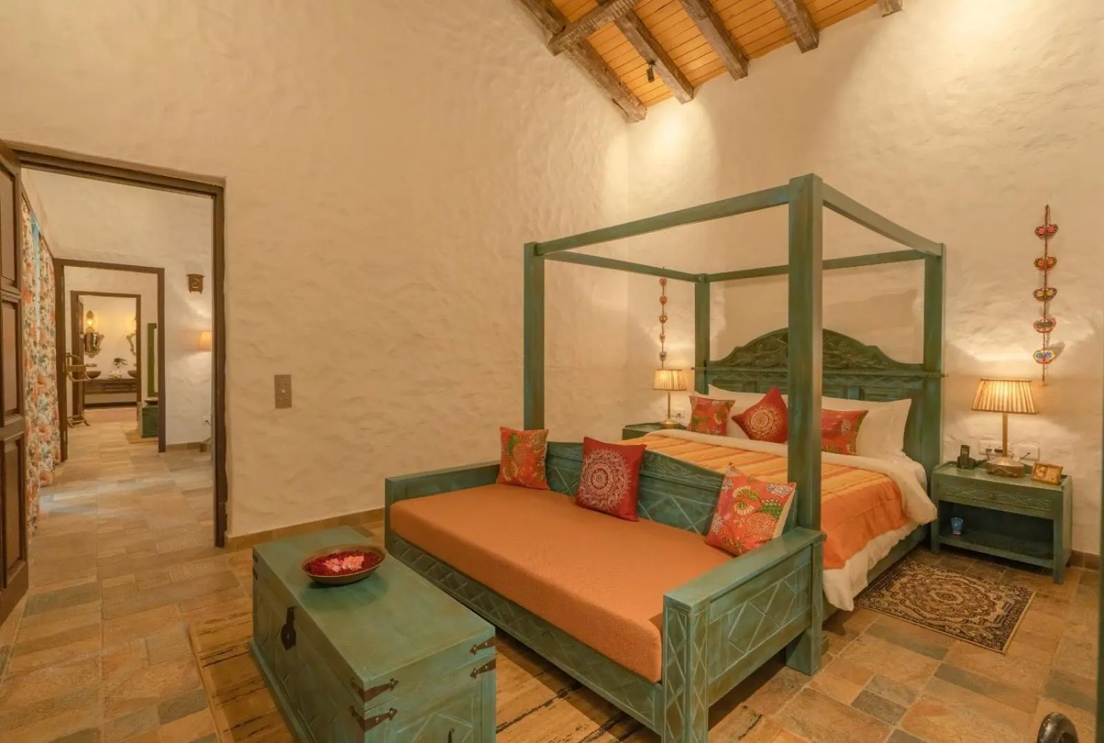 Bed in Paatlidun Safari Lodge, Jim Corbett