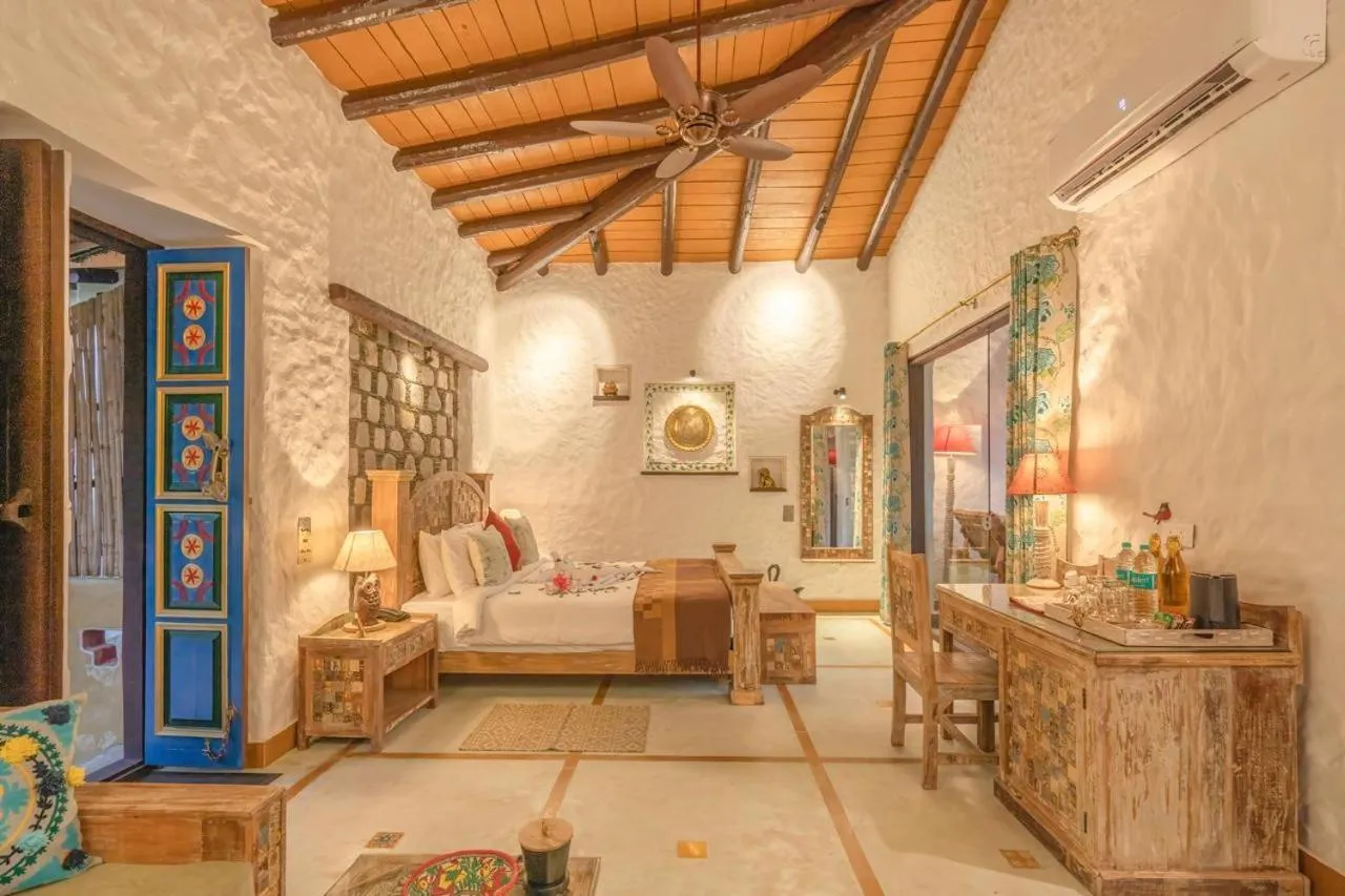 Bedroom in Paatlidun Safari Lodge, Jim Corbett