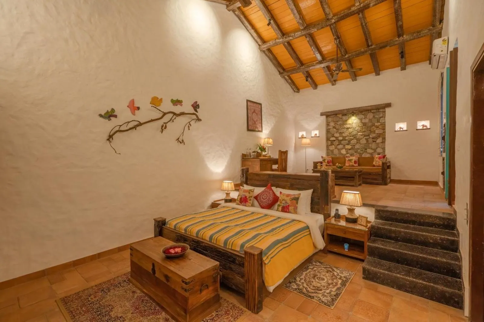 Bed in Paatlidun Safari Lodge, Jim Corbett