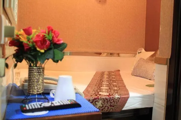 Bed in Temple Street Hotel