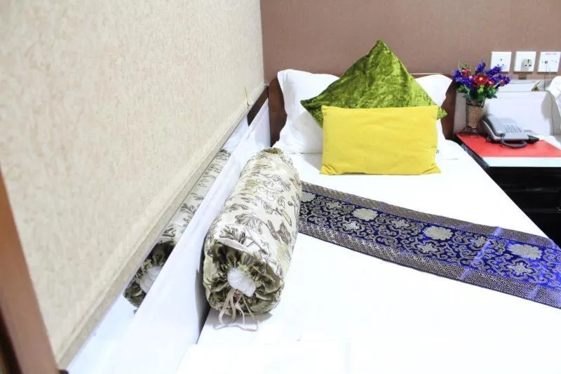 Bed in Temple Street Hotel