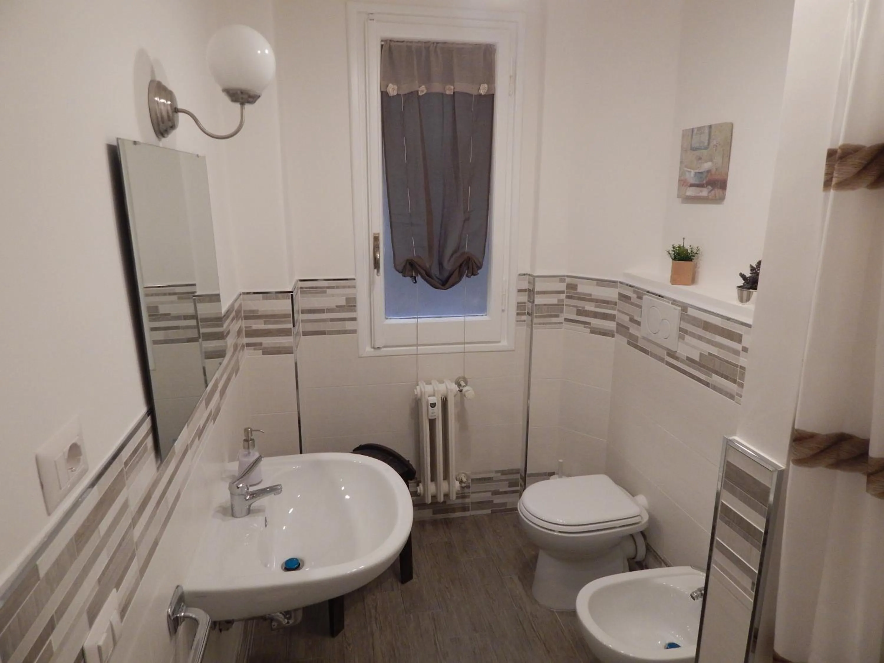 Bathroom in Affittacamere Roma Centro, Musei Vaticani Rooms