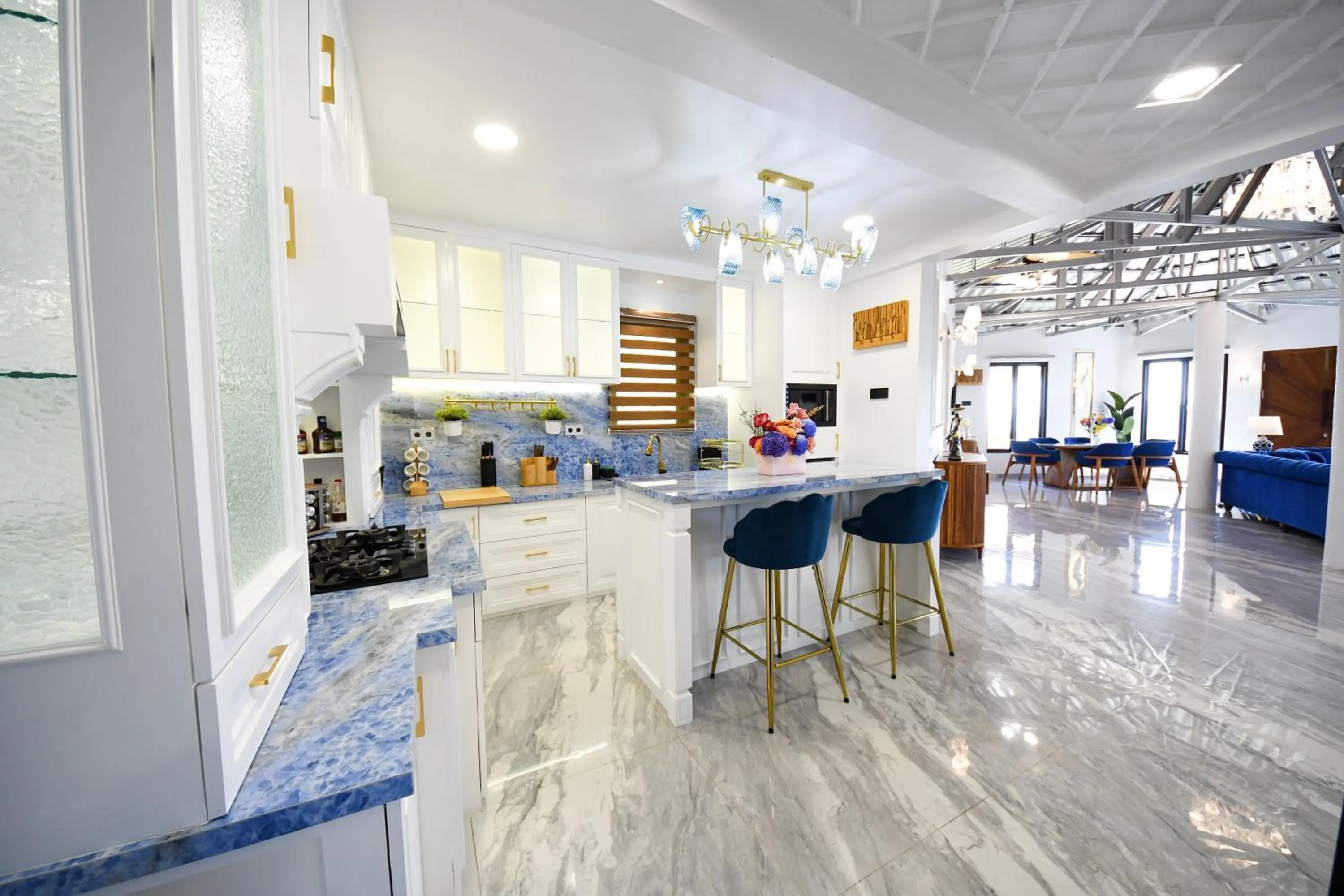 Kitchen or kitchenette in Casa de Monique Villas & Glamping Retreat