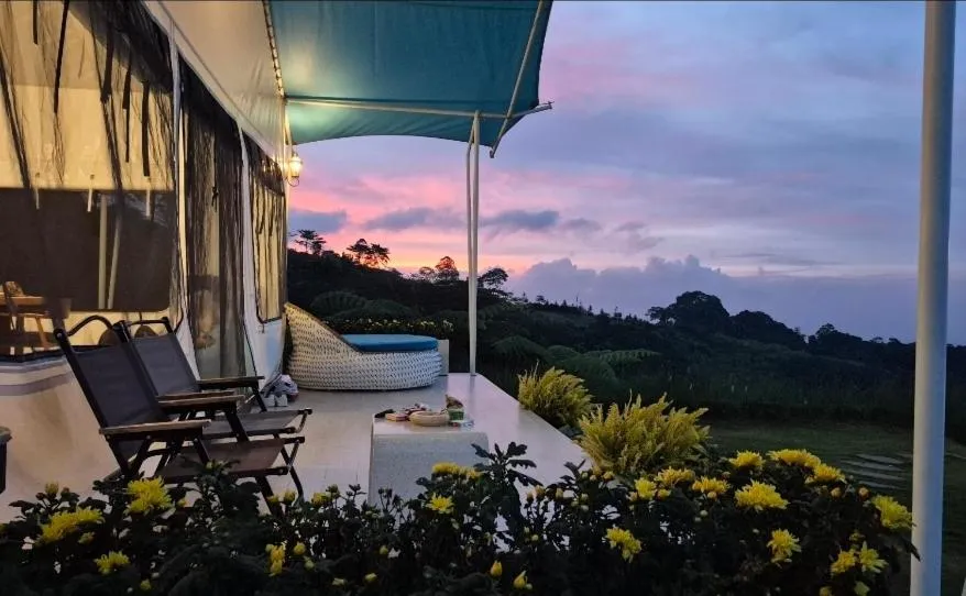 Casa de Monique Villas & Glamping Retreat