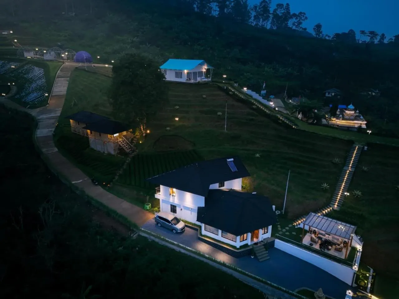 Property building in Casa de Monique Villas & Glamping Retreat