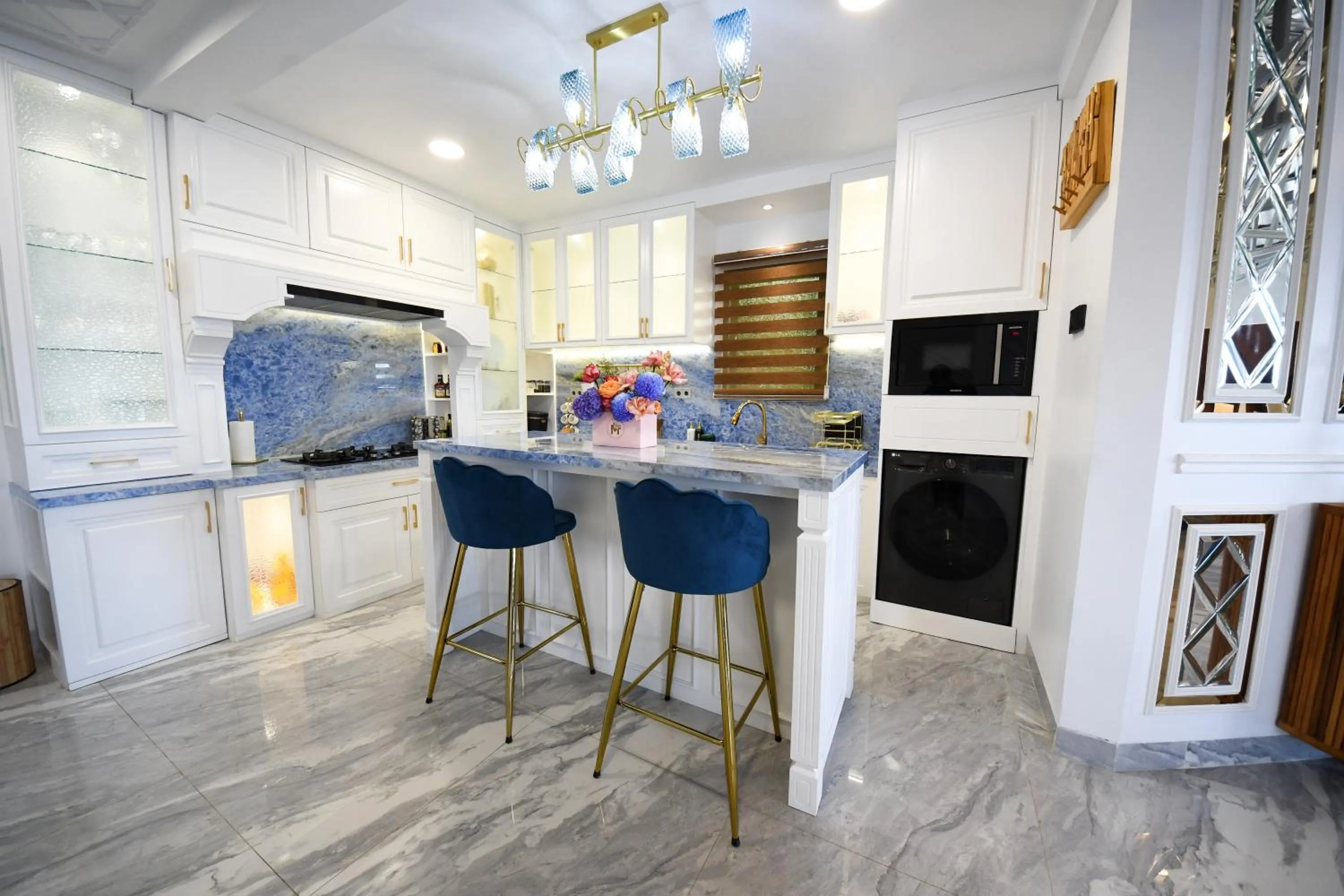 Kitchen or kitchenette in Casa de Monique Villas & Glamping Retreat