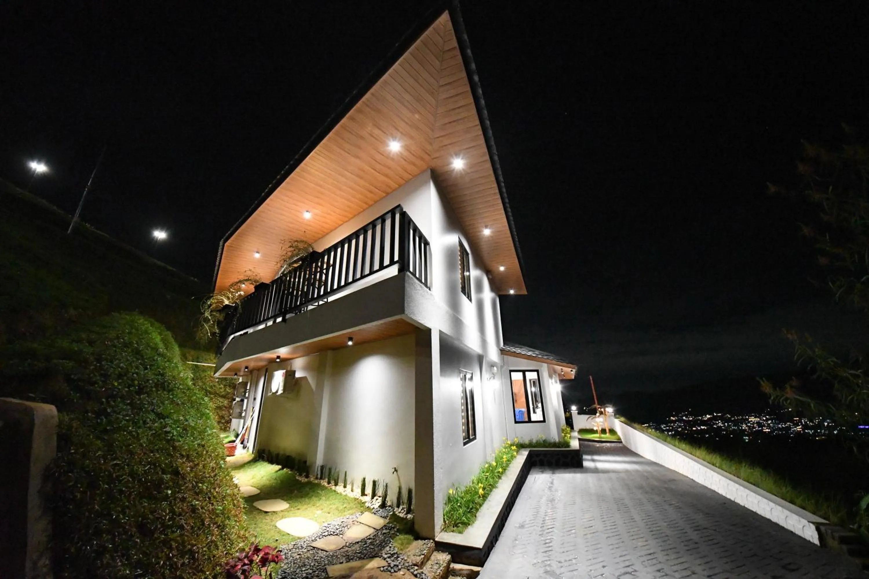 Property building in Casa de Monique Villas & Glamping Retreat