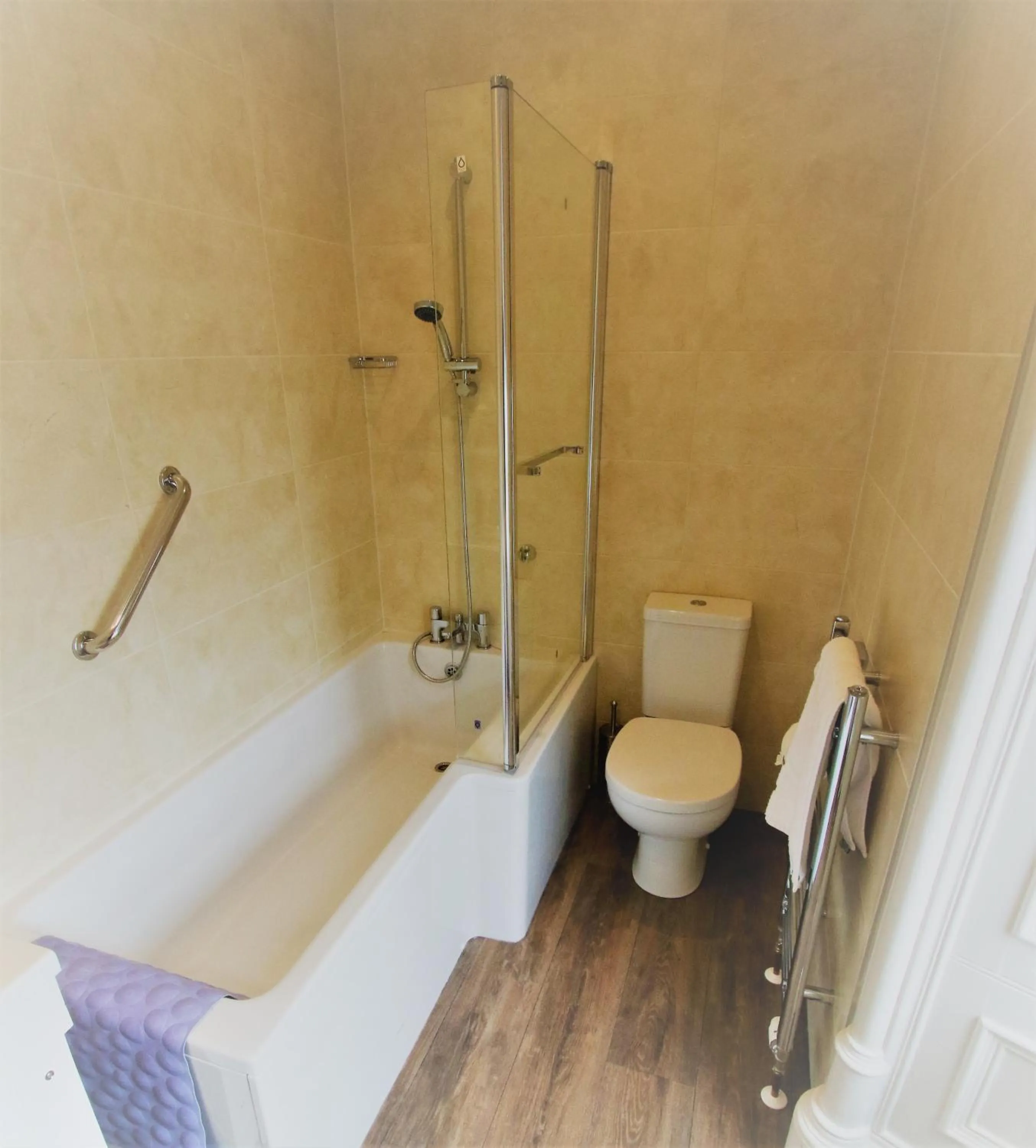 Bathroom in Corriegarth Hotel