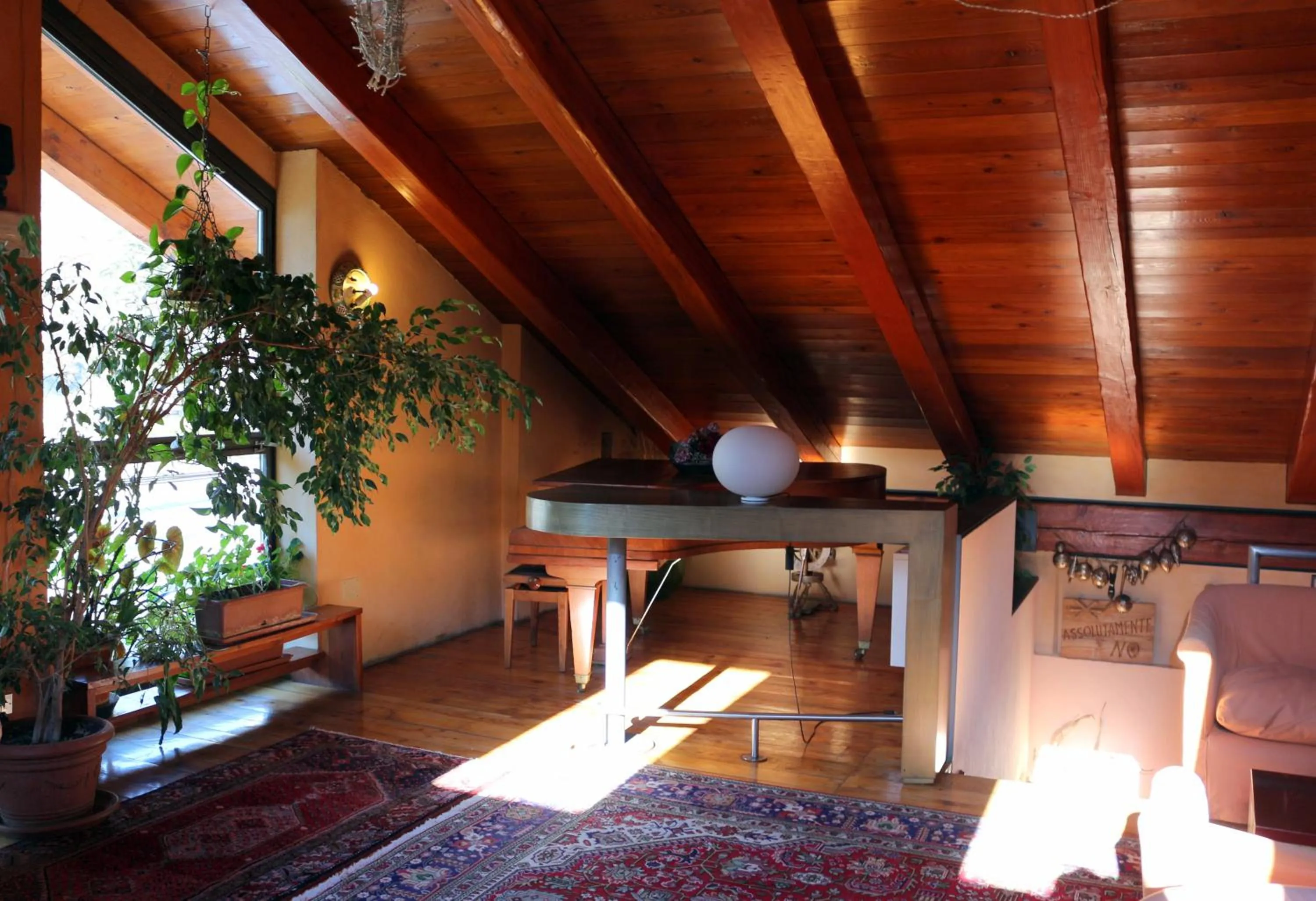 Communal lounge/ TV room in Hotel Bucaneve