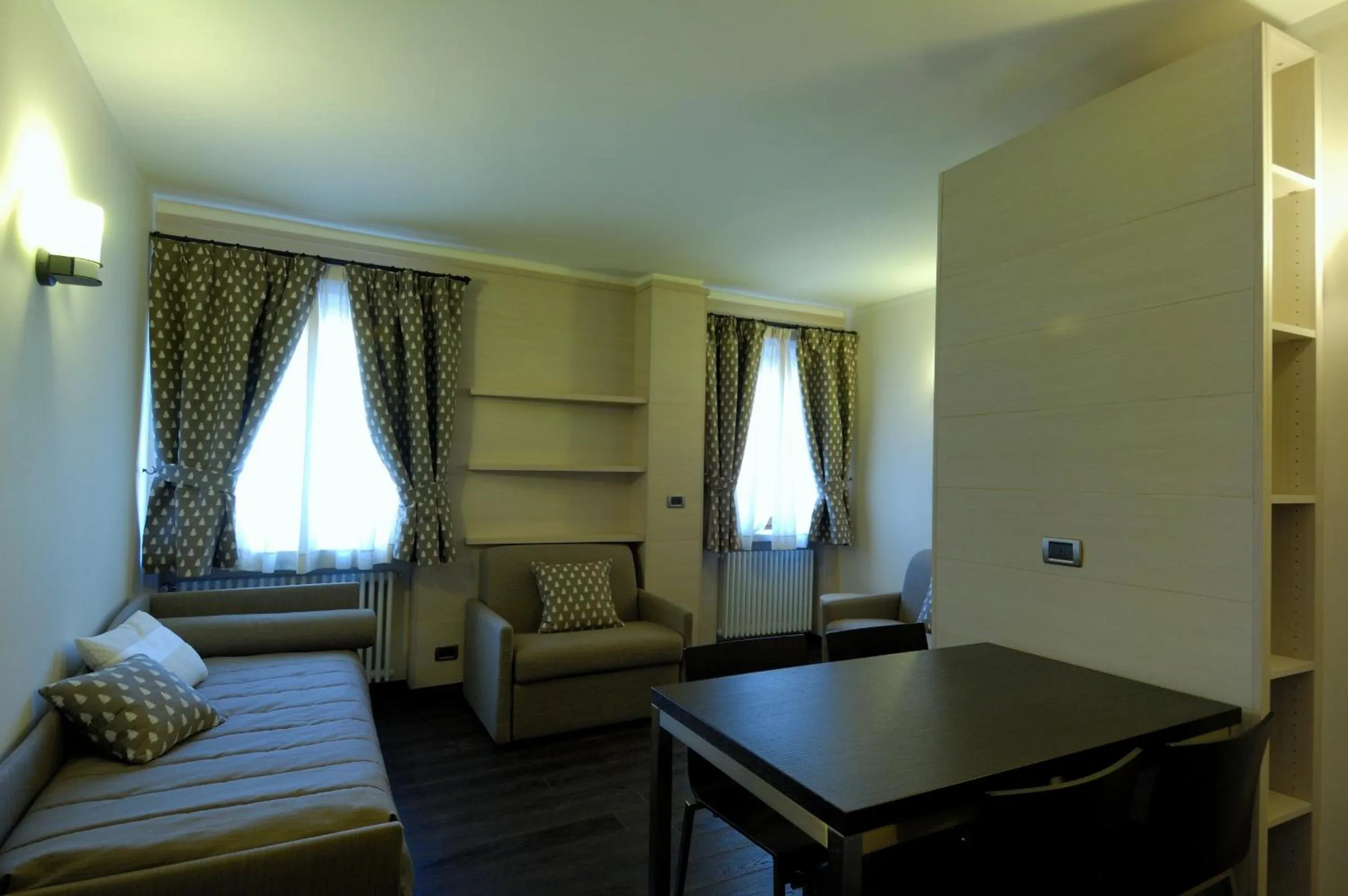 Dining area, Bed in Hotel Bucaneve