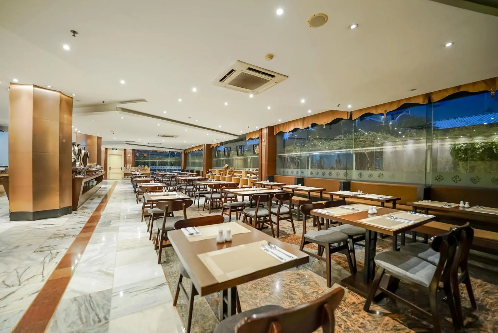 Restaurant/places to eat in Grand Tjokro Jakarta