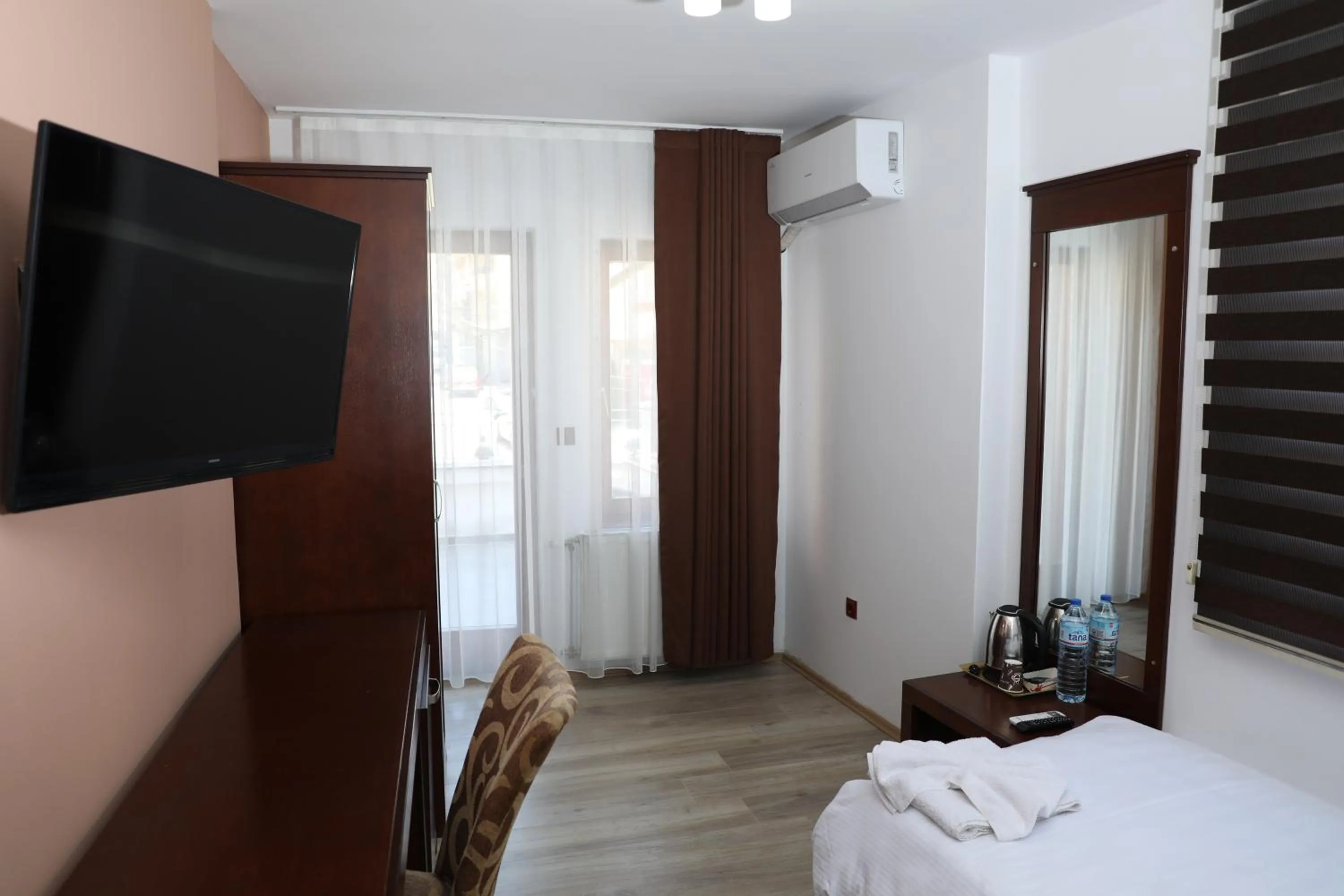 Bedroom, Bed in Bruti Hotel