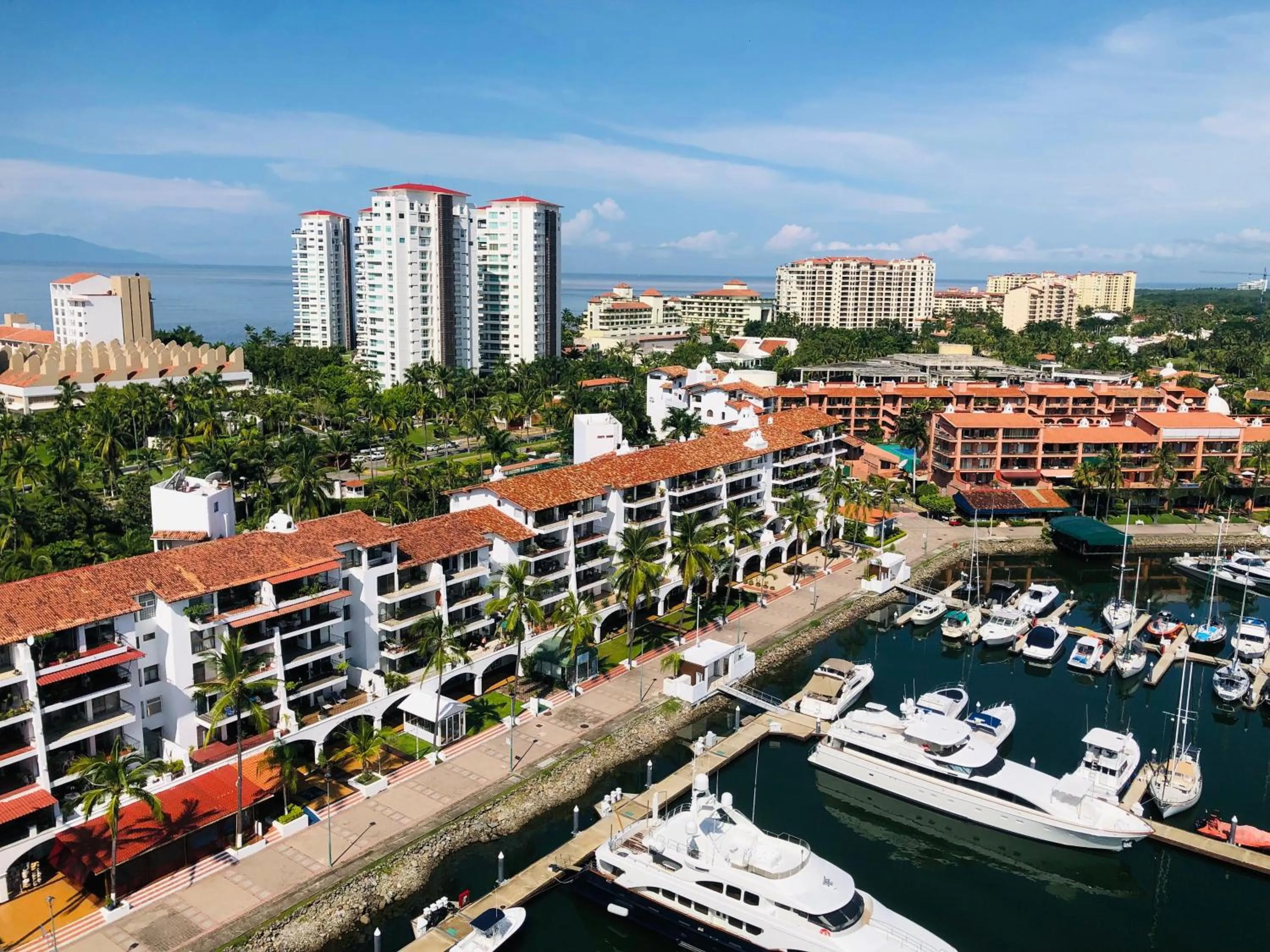 Luxurious Oceanfront condo with Unmatched Panoramic Views