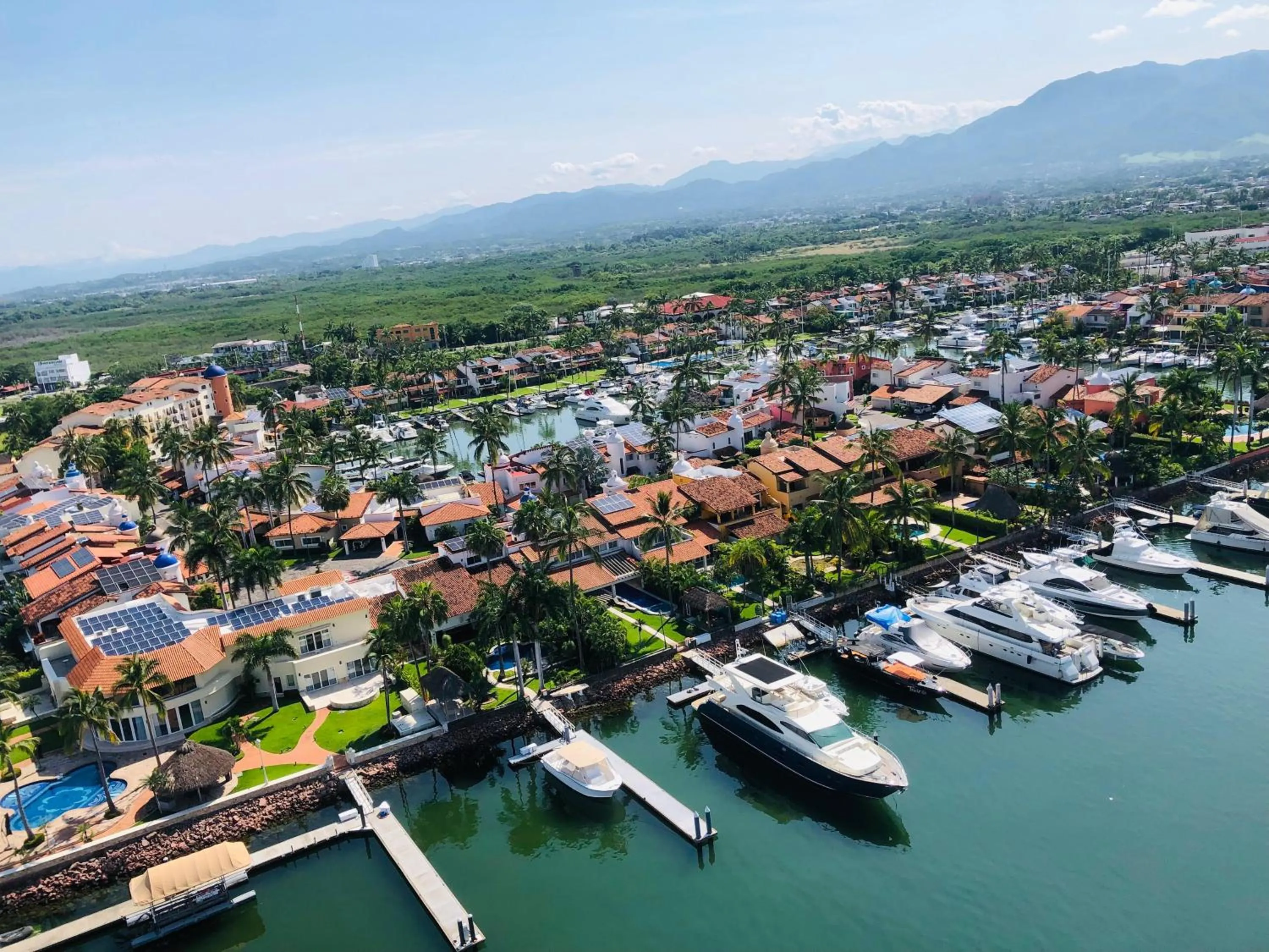 Luxurious Oceanfront condo with Unmatched Panoramic Views
