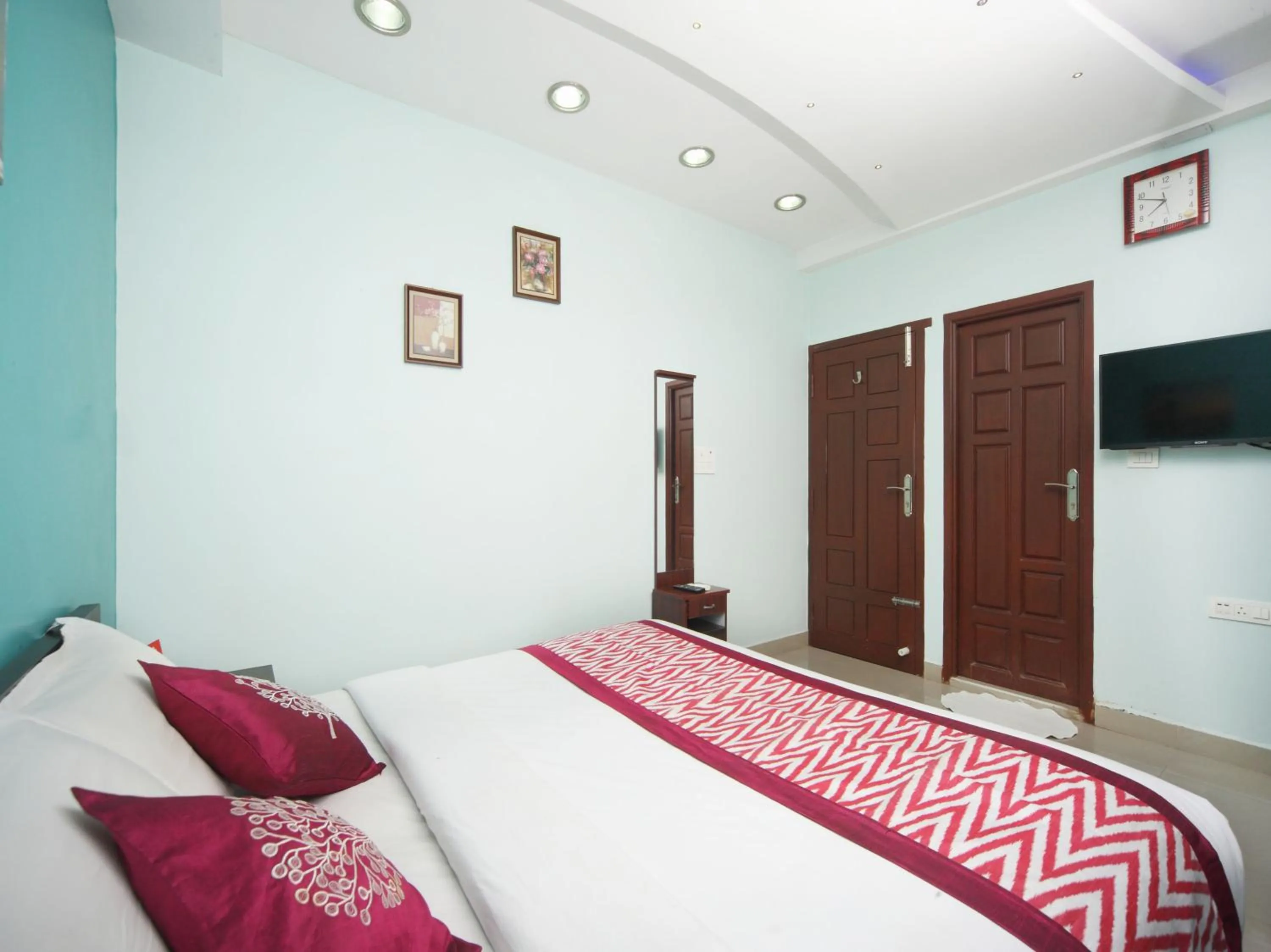 Bedroom, Bed in Max Classic Serviced Apartment