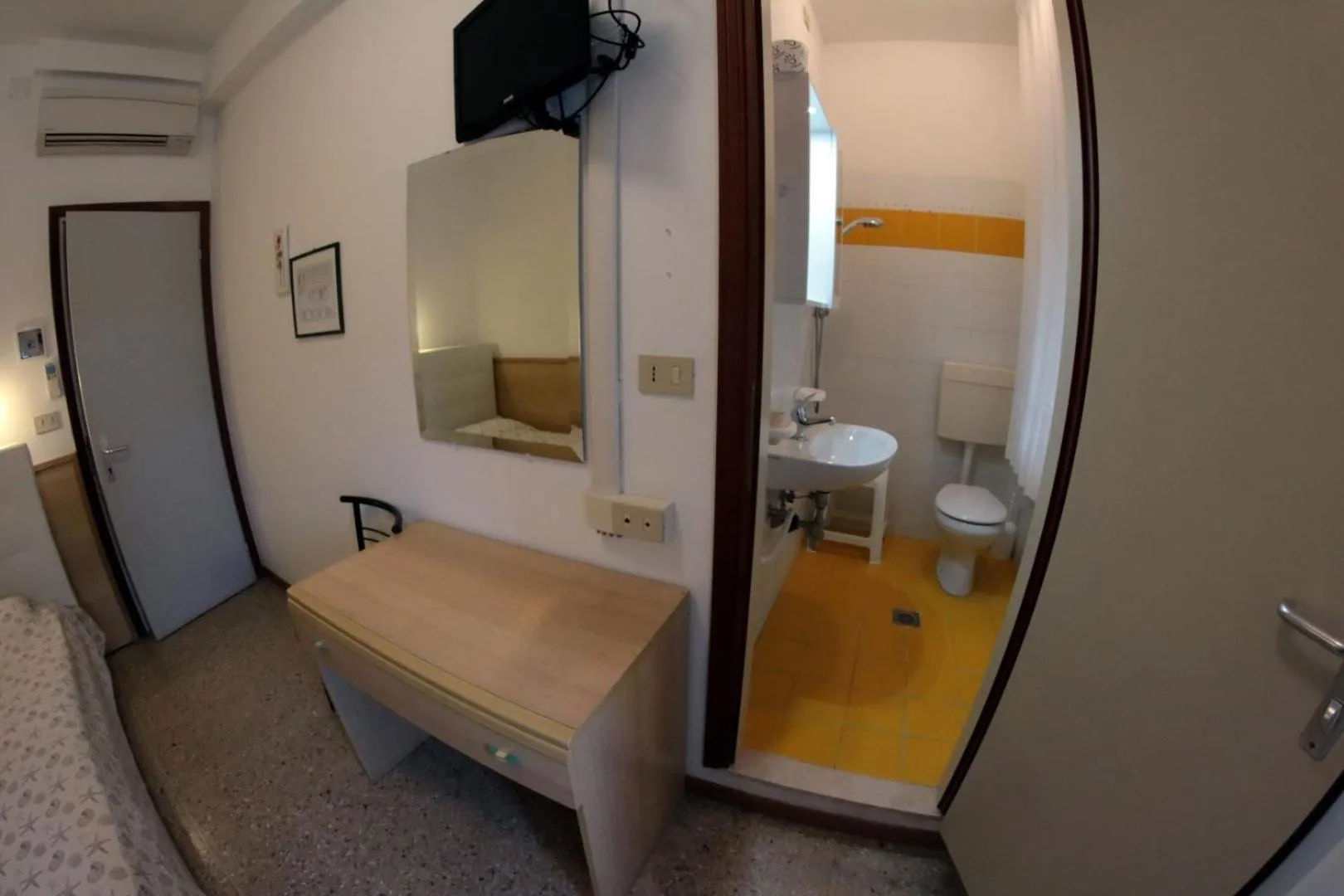 Bed in Albergo Rosa