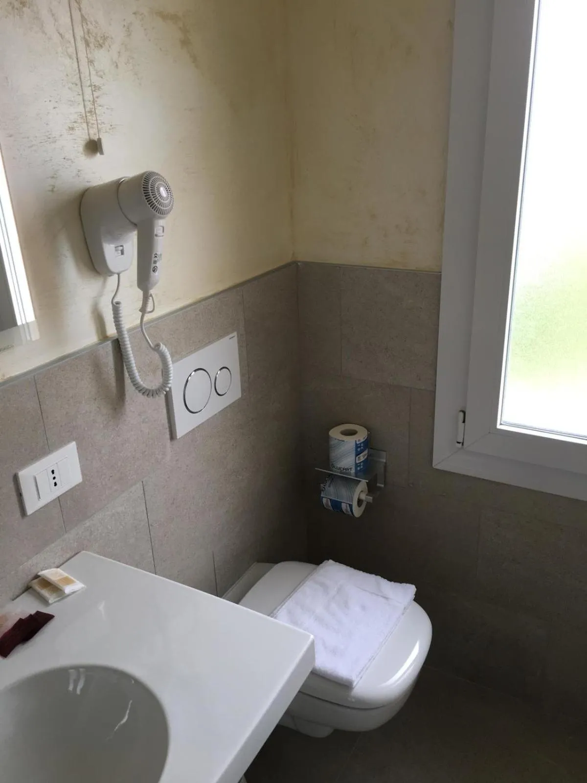 Bathroom in Albergo Rosa