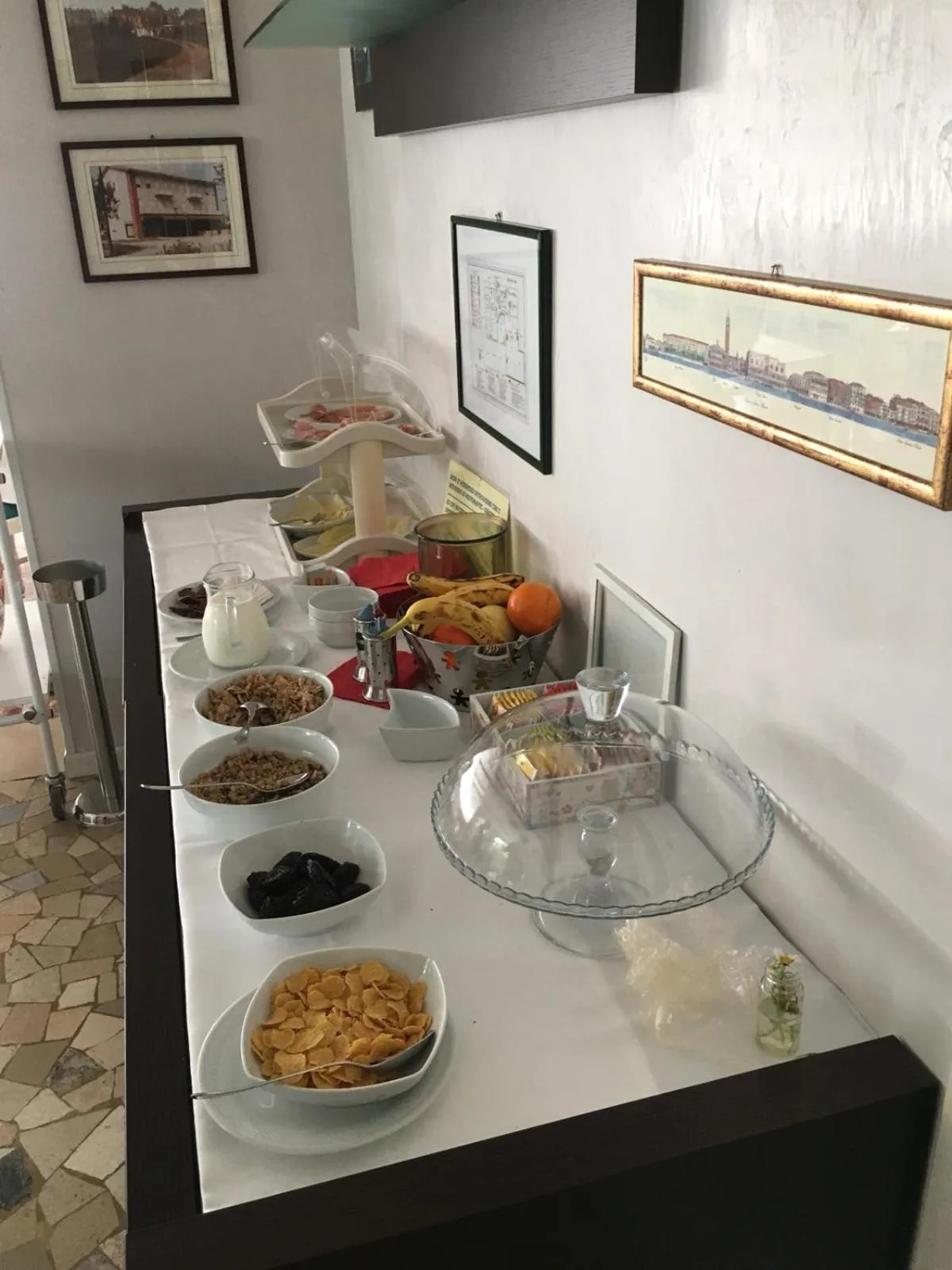 Buffet breakfast in Albergo Rosa