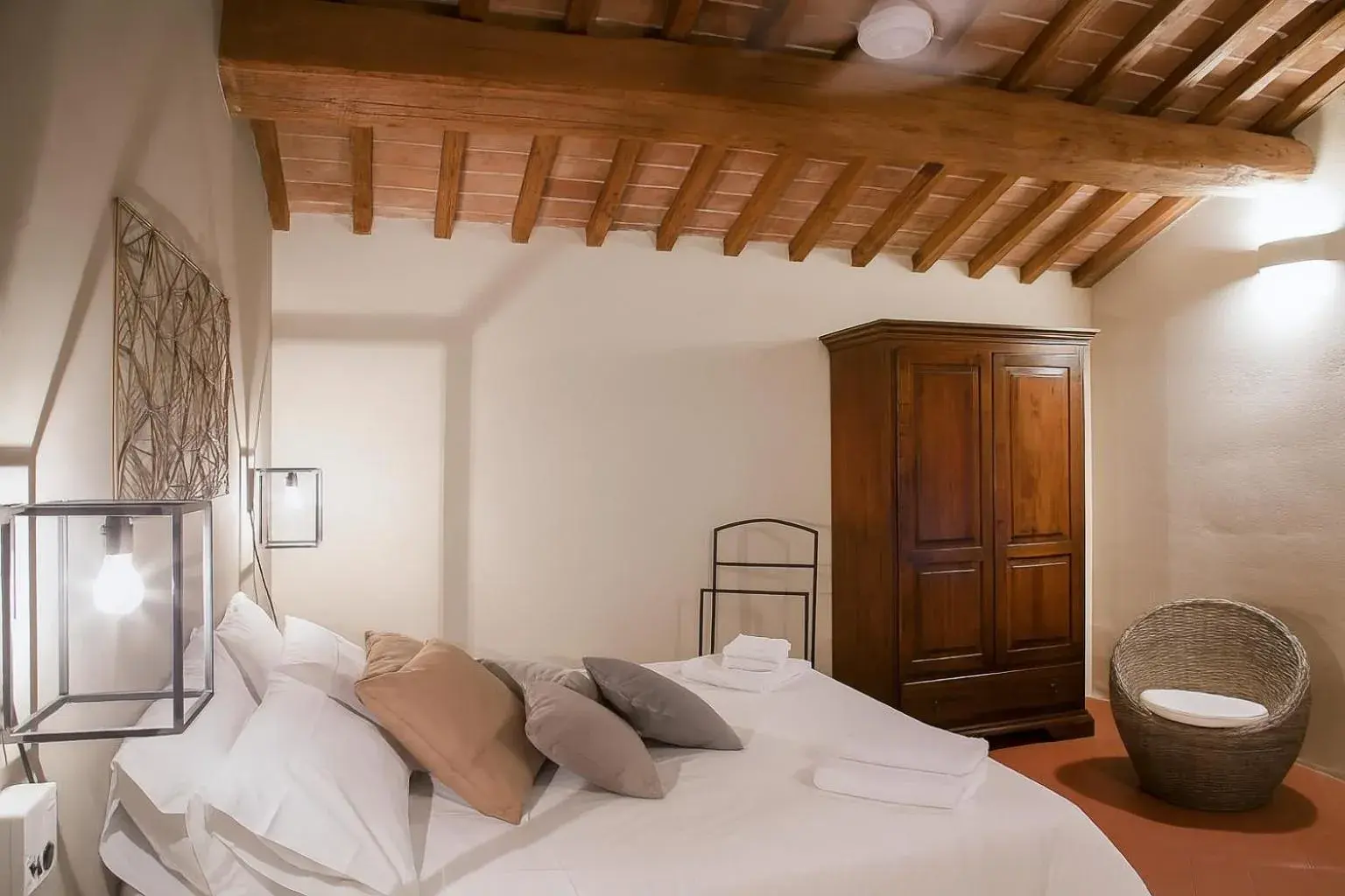 Deluxe Double Room in Palazzo Massaini - Cavarciano Deluxe Double Room in Palazzo Massaini - Cavarciano