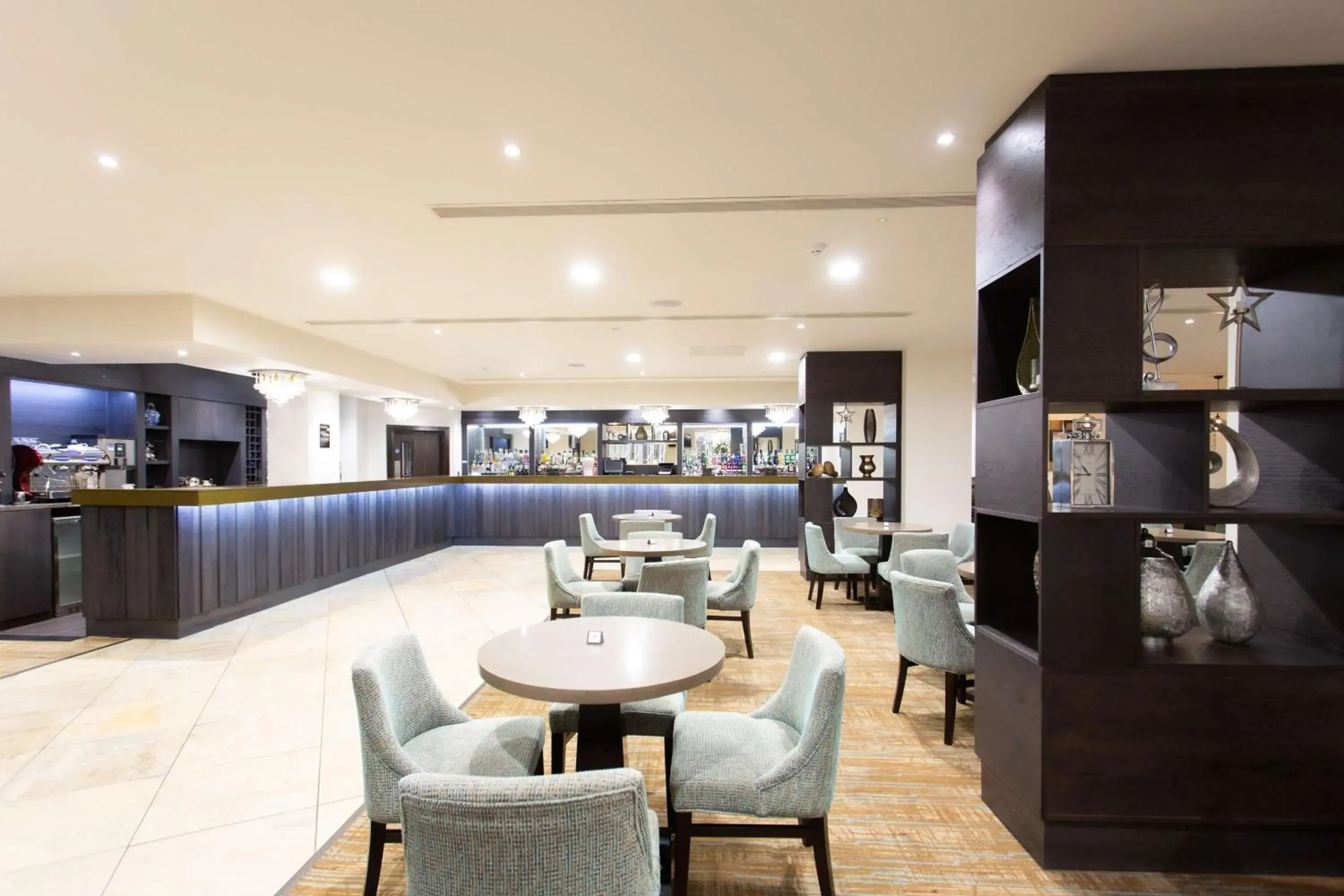 Lounge or bar in DoubleTree by Hilton Hotel Nottingham - Gateway Lounge or bar in DoubleTree by Hilton Hotel Nottingham - Gateway